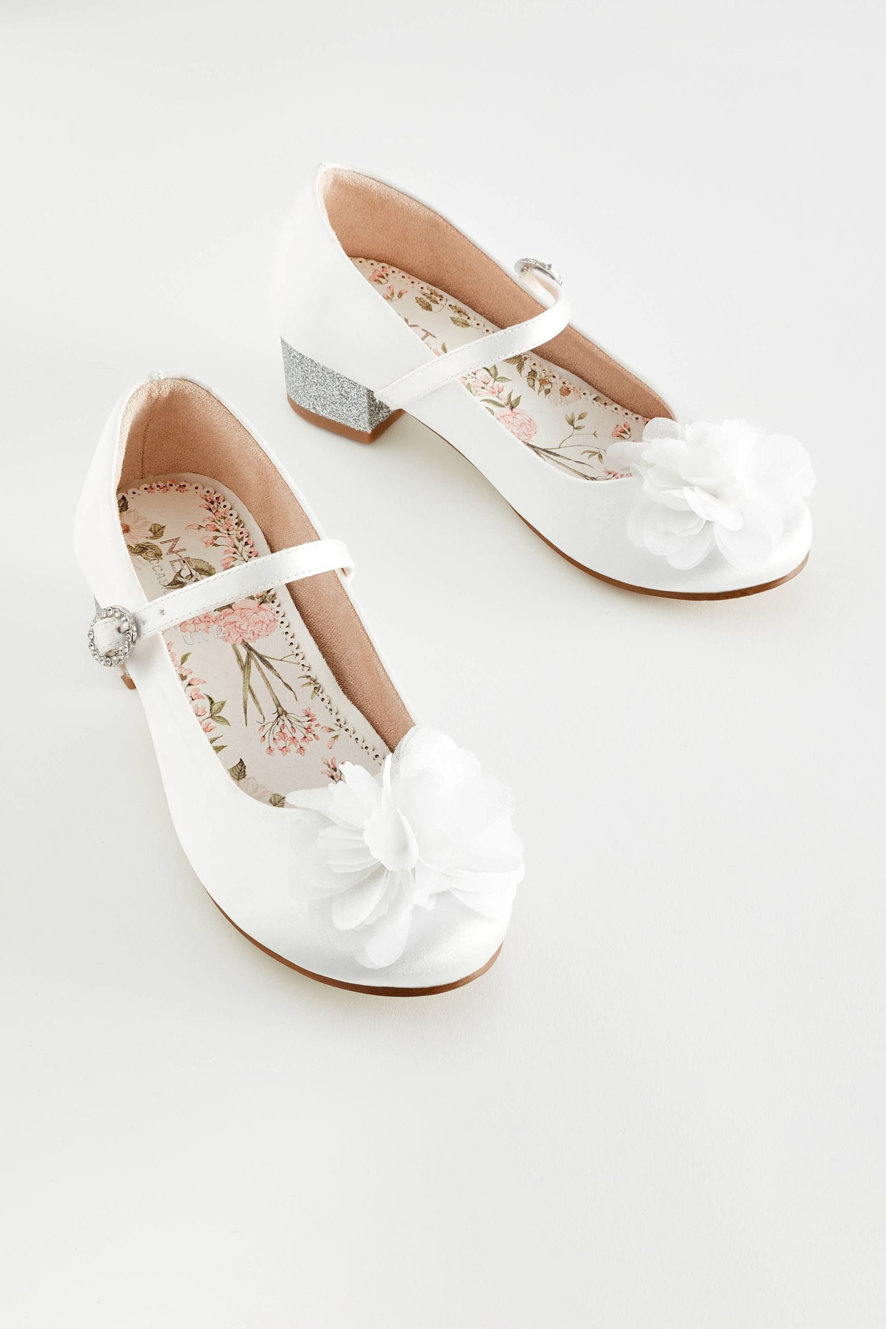 White flower shoes top