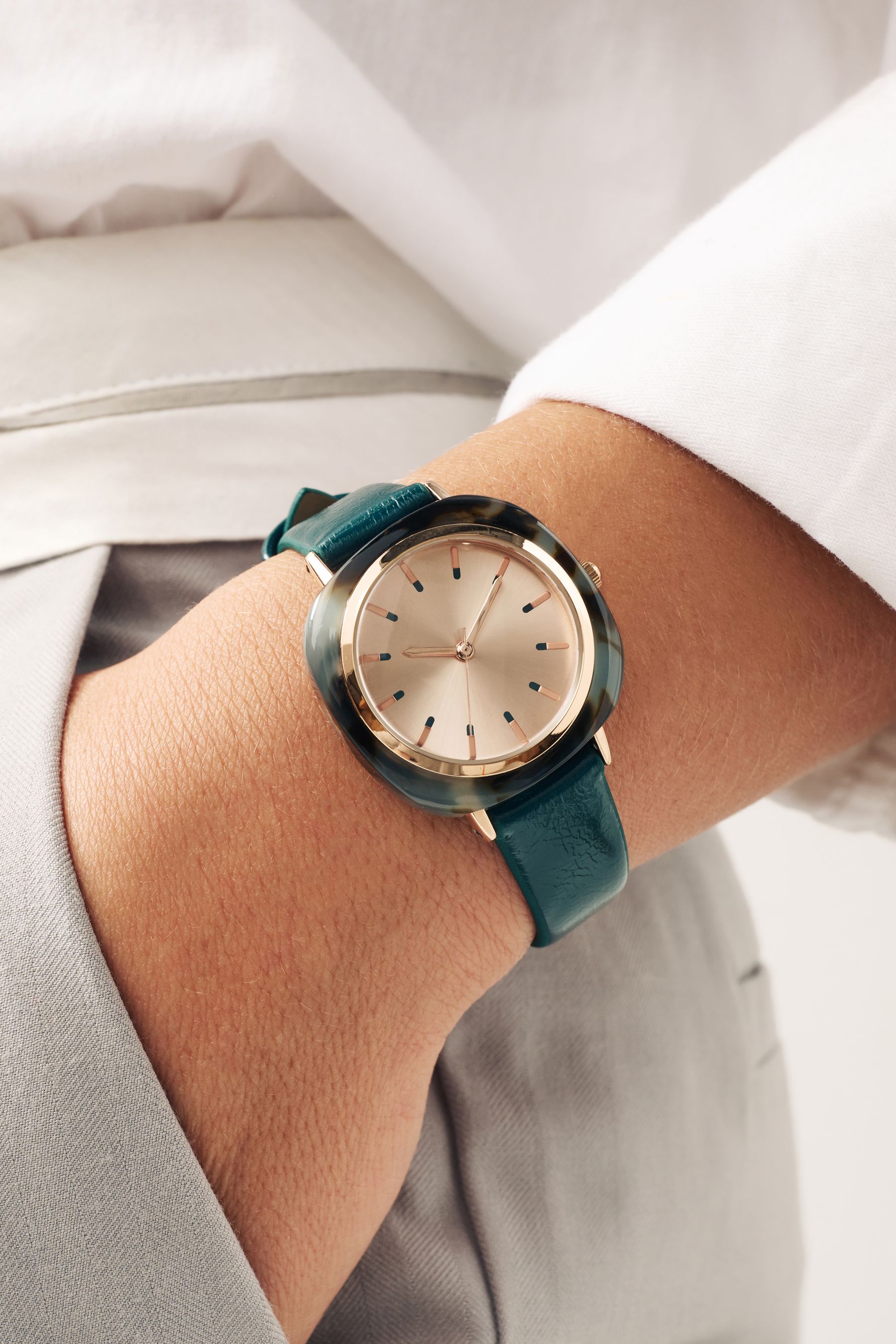 Pu strap watch top