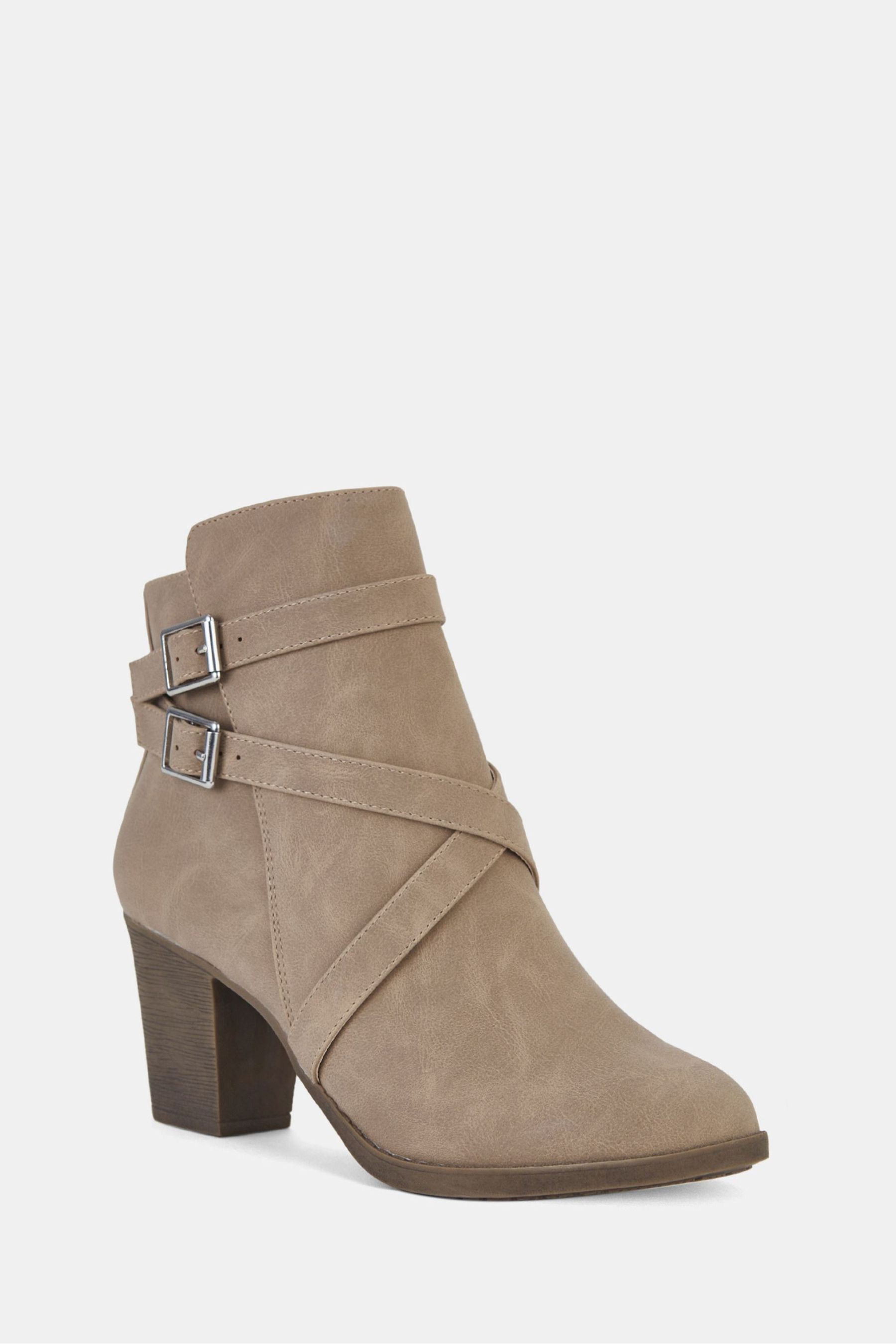 Novo tan boots top