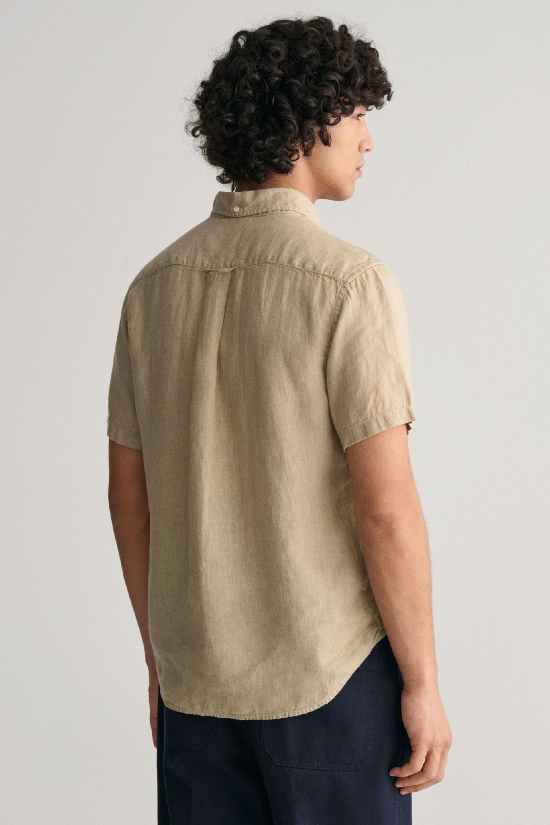 GANT Regular Fit Garment-Dyed Linen Short Sleeve Shirt - Image 4 of 6