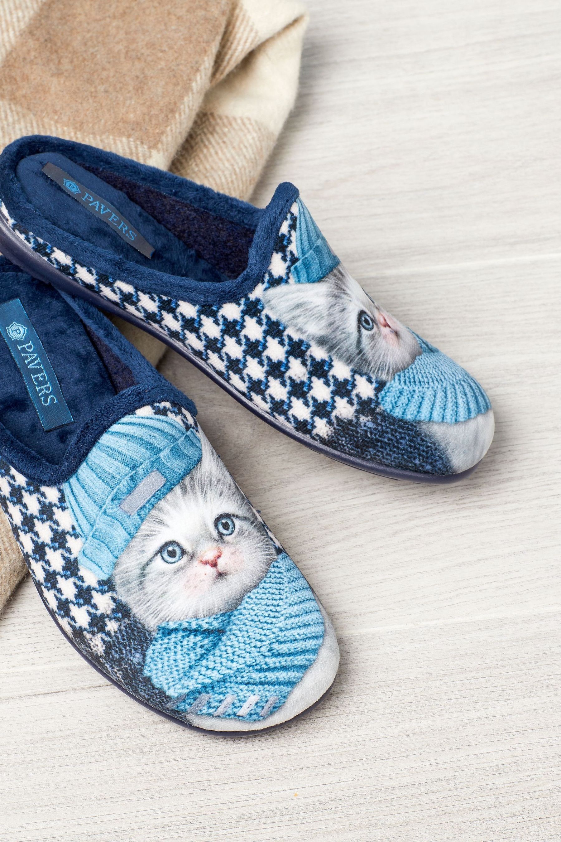 Ladies hot sale cat slippers