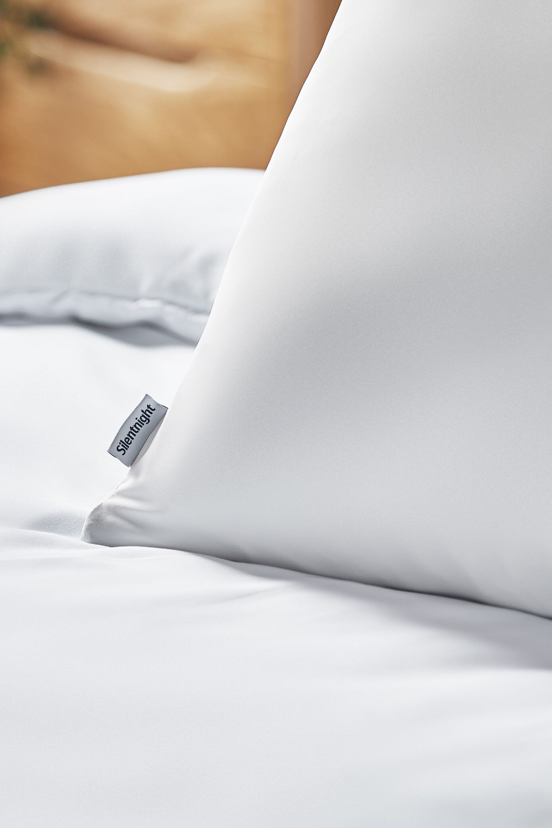 Silentnight White Wellbeing Cool Touch Pillowcase - Image 4 of 4