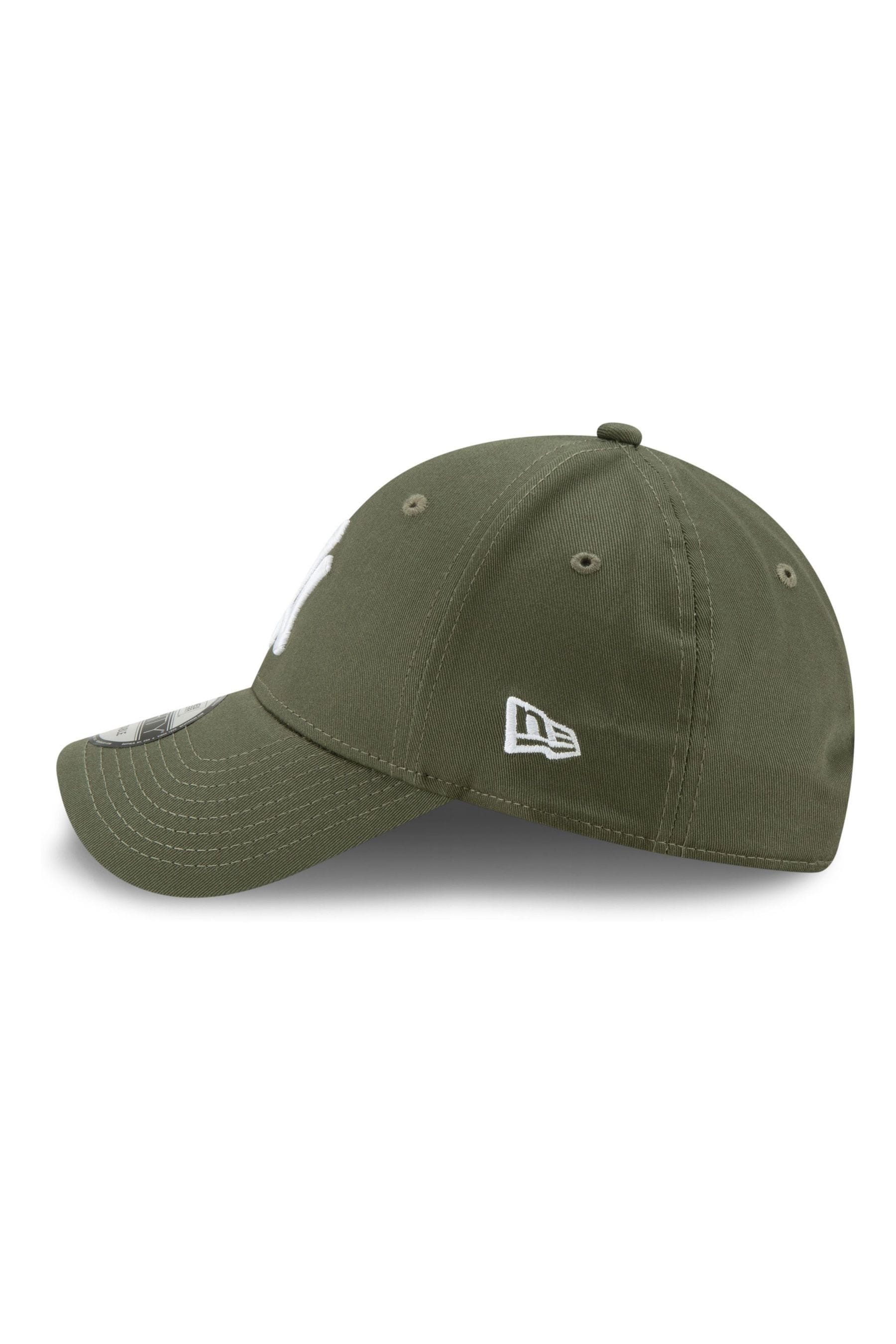 Buy New Era New York Yankees Essential Green 9FORTY Cap from the