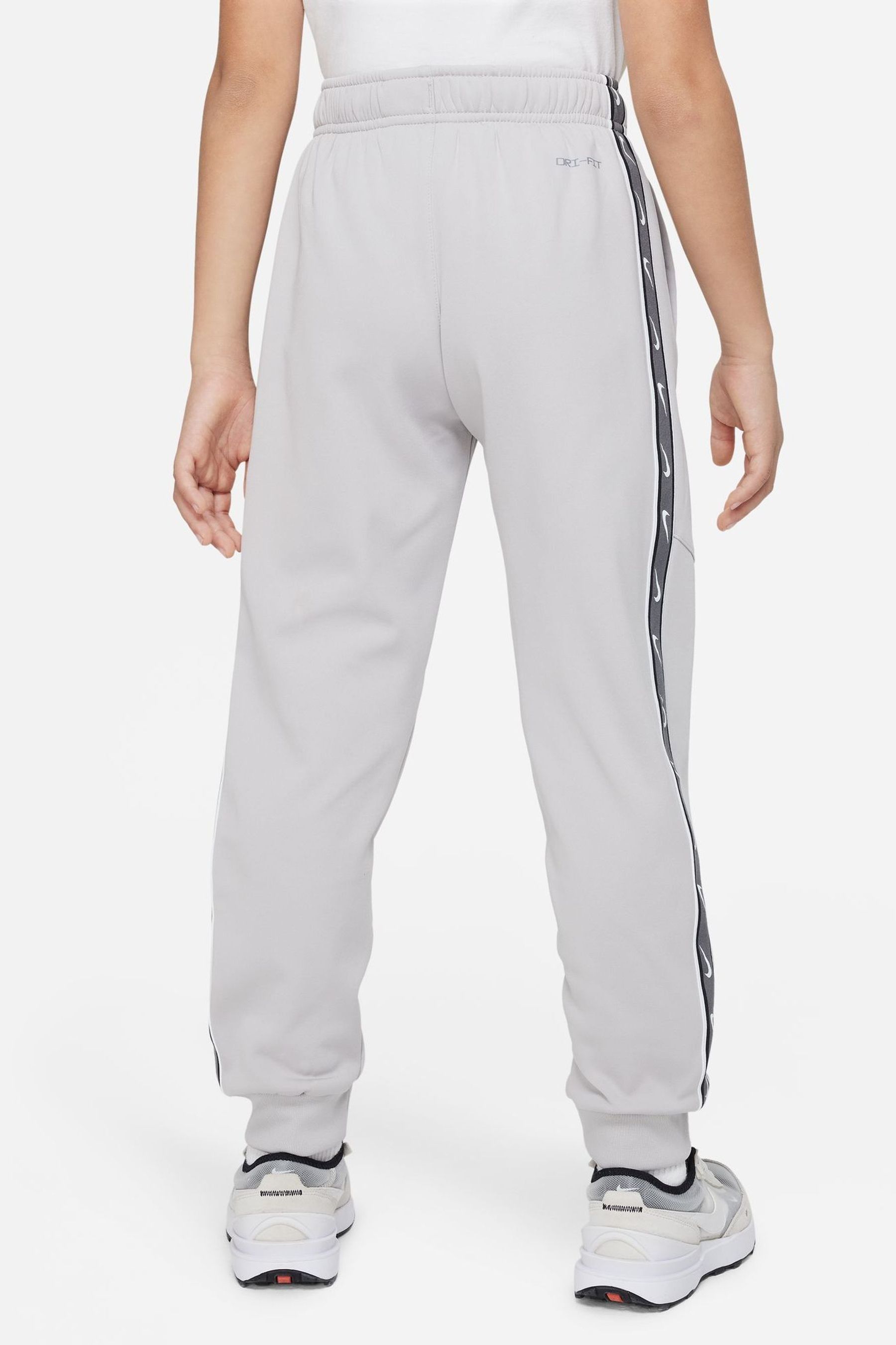 Nike repeat joggers clearance