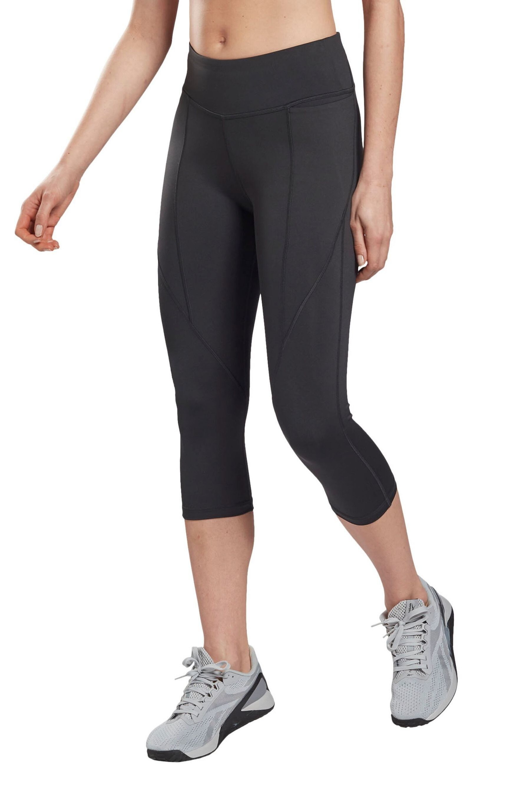 Reebok capri pants top