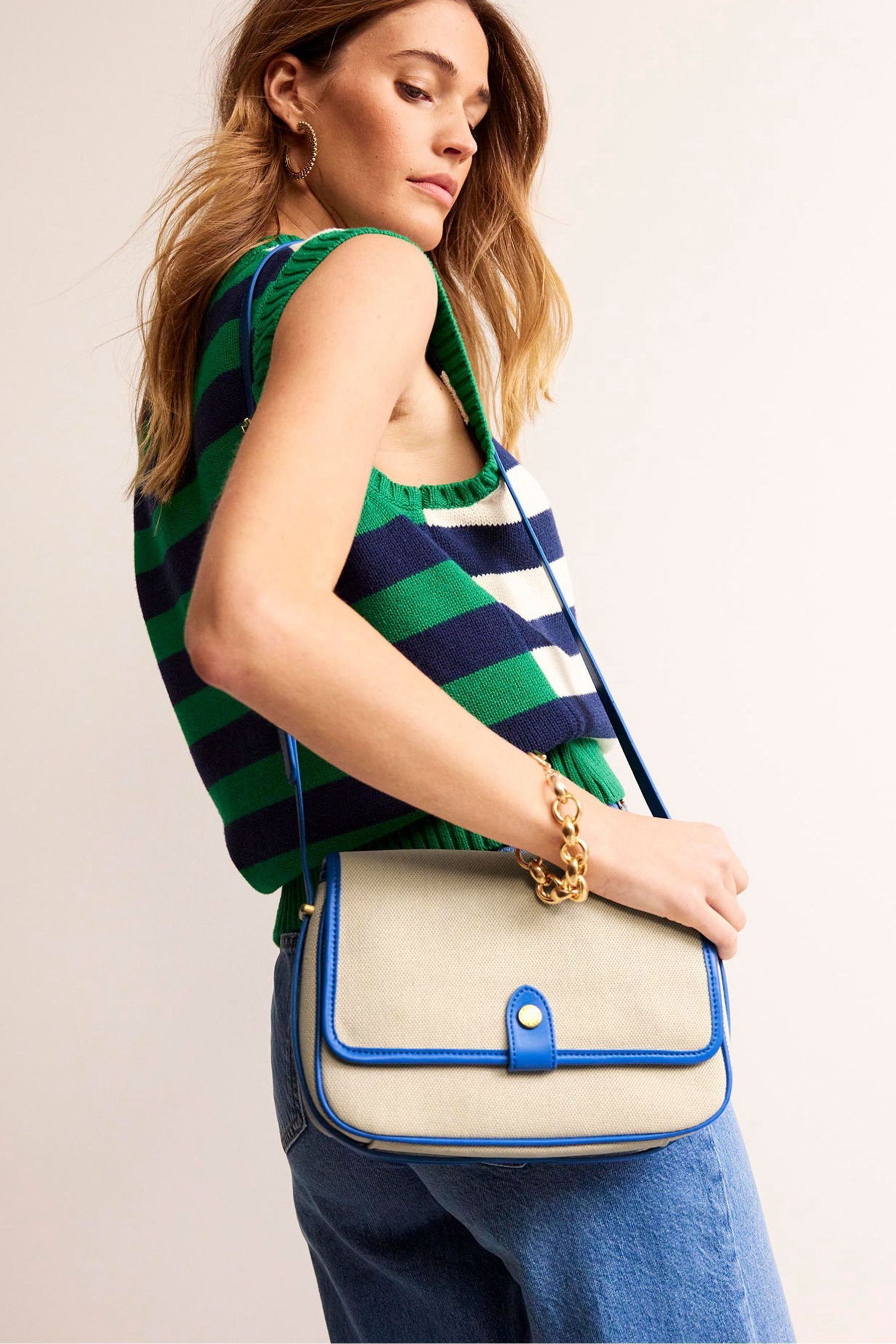Structured store crossbody bag
