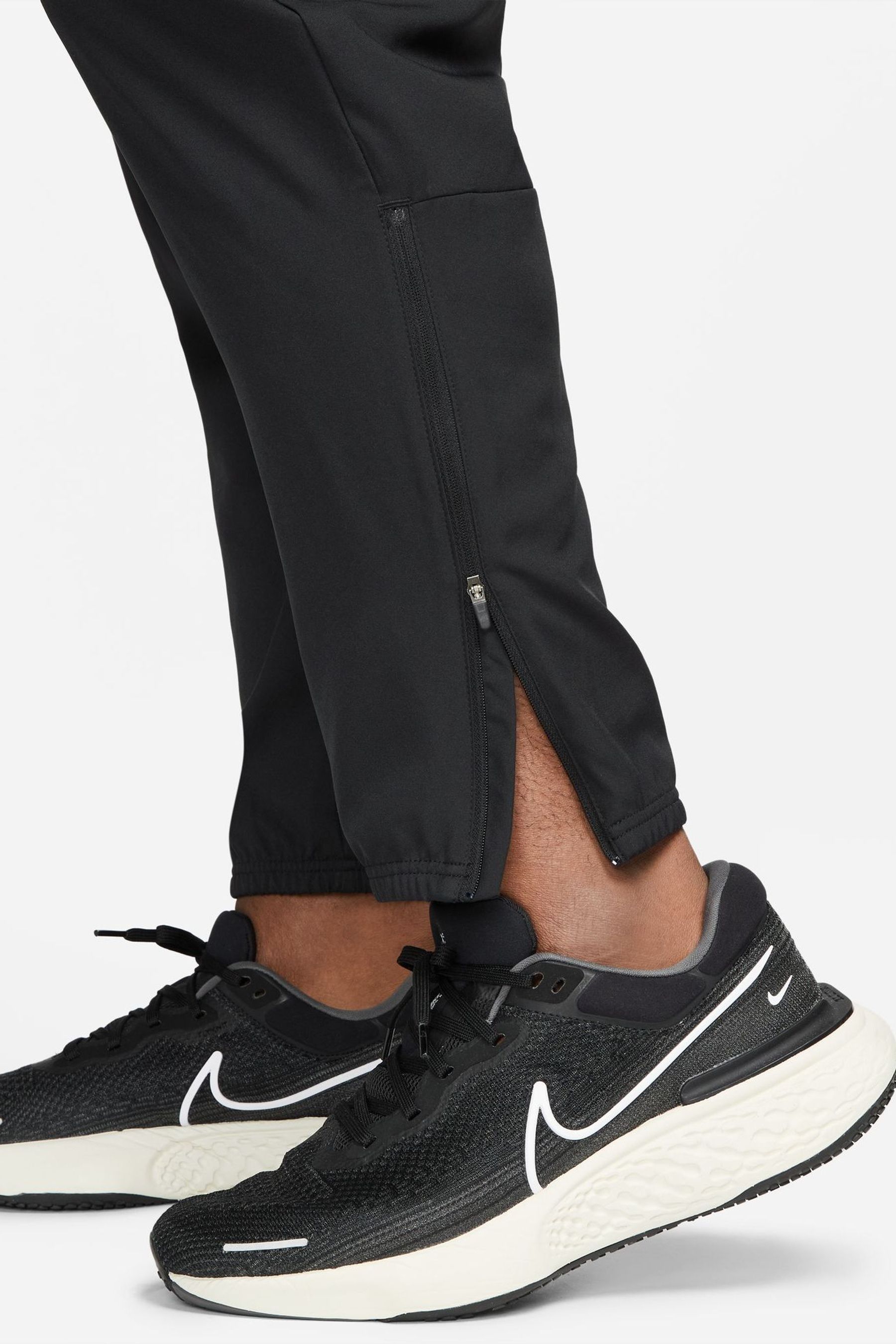 Nike running best sale joggers in black