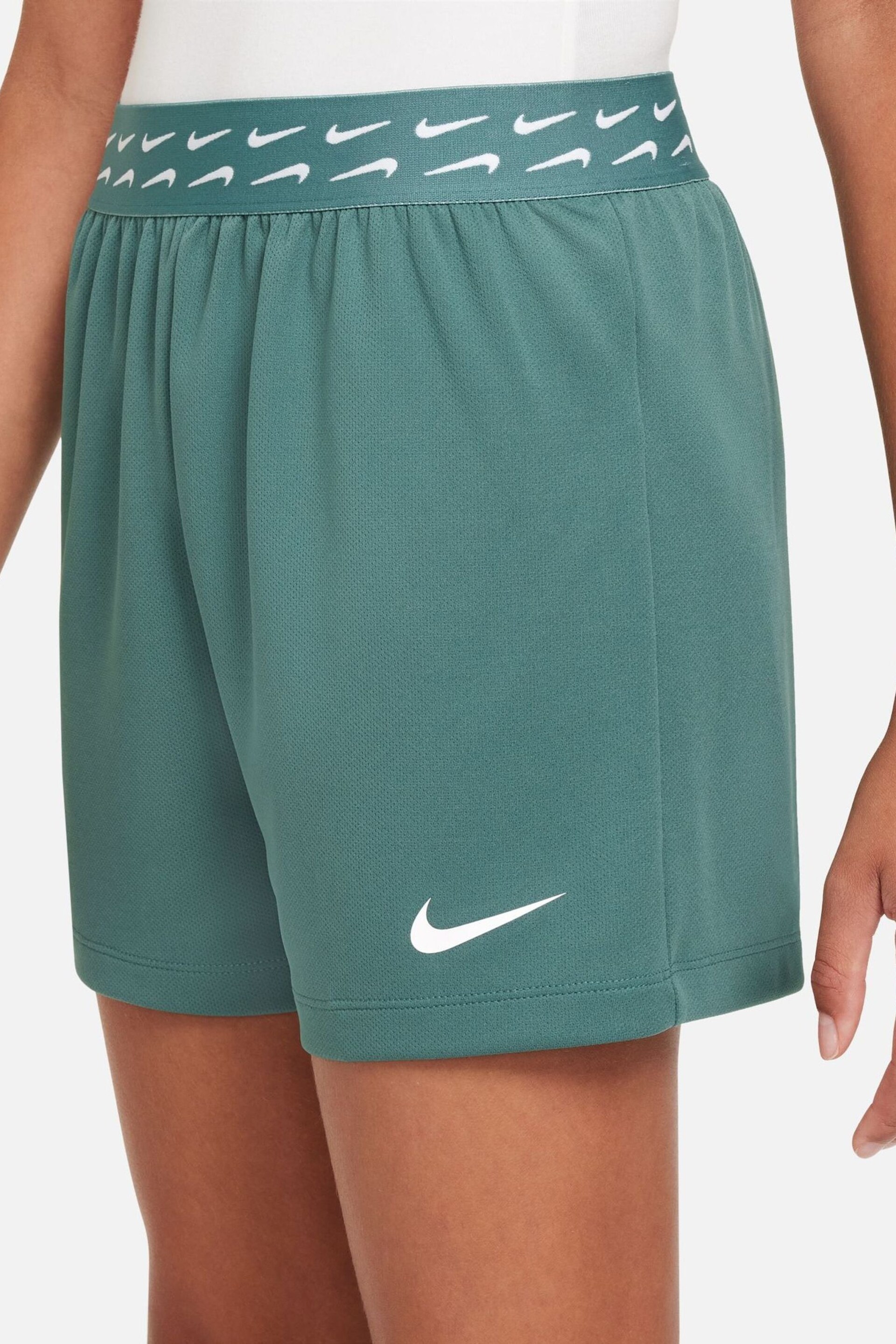 Nike Green Dri-FIT Trophy Training Shorts - Image 3 of 7