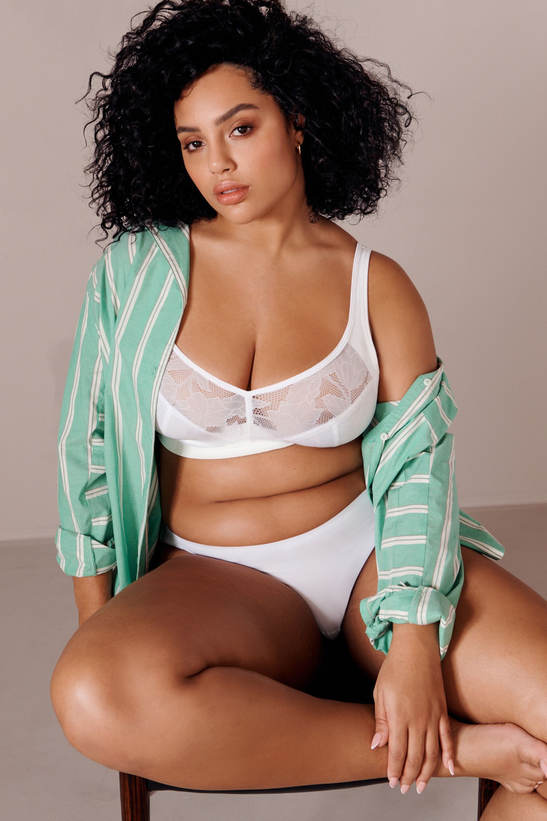 White F-K Ultimate Support Hidden Interlock Lace Non Wire Bra - Image 2 of 6