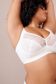 White F-K Ultimate Support Hidden Interlock Lace Non Wire Bra - Image 4 of 6