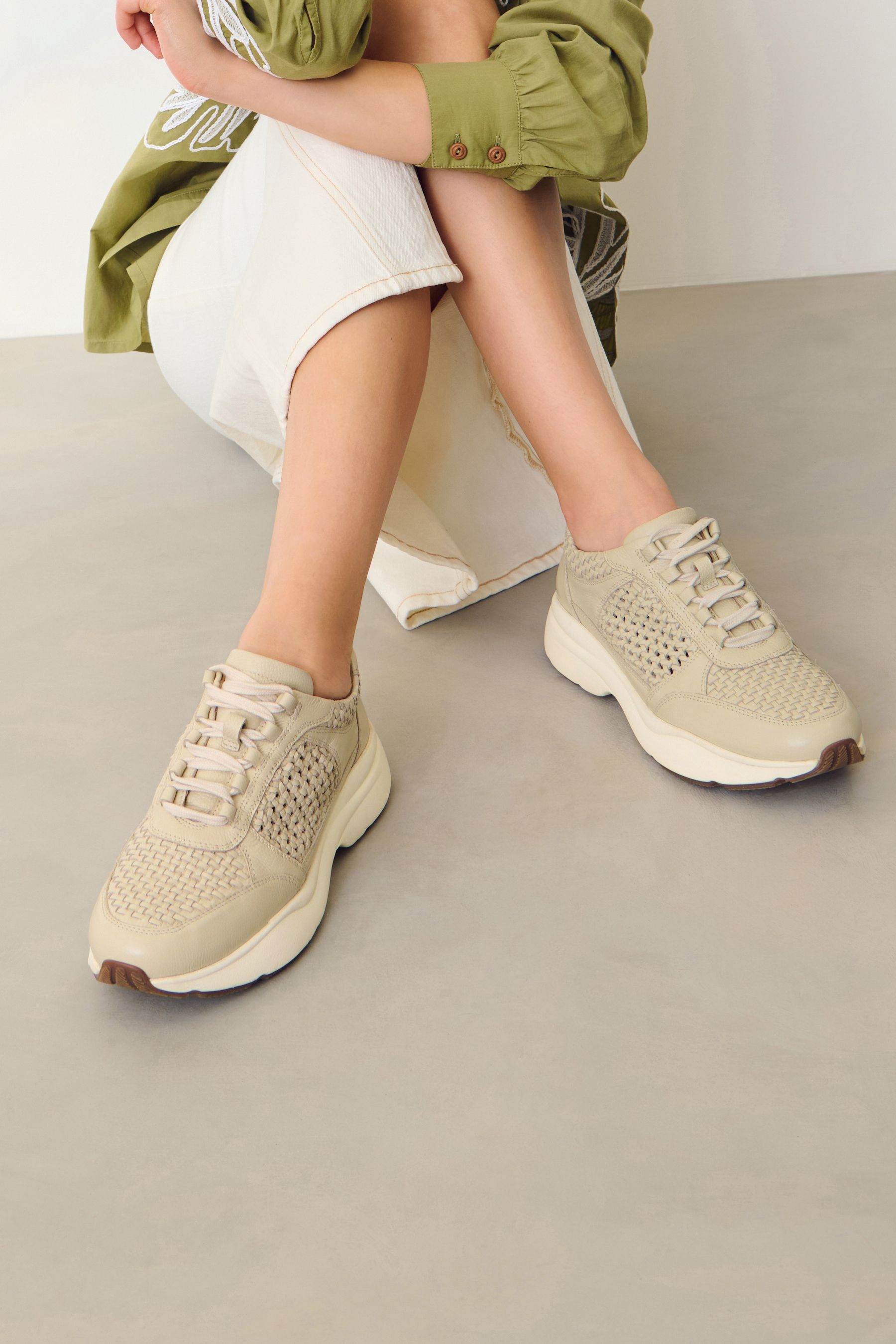 White and beige chunky trainers best sale
