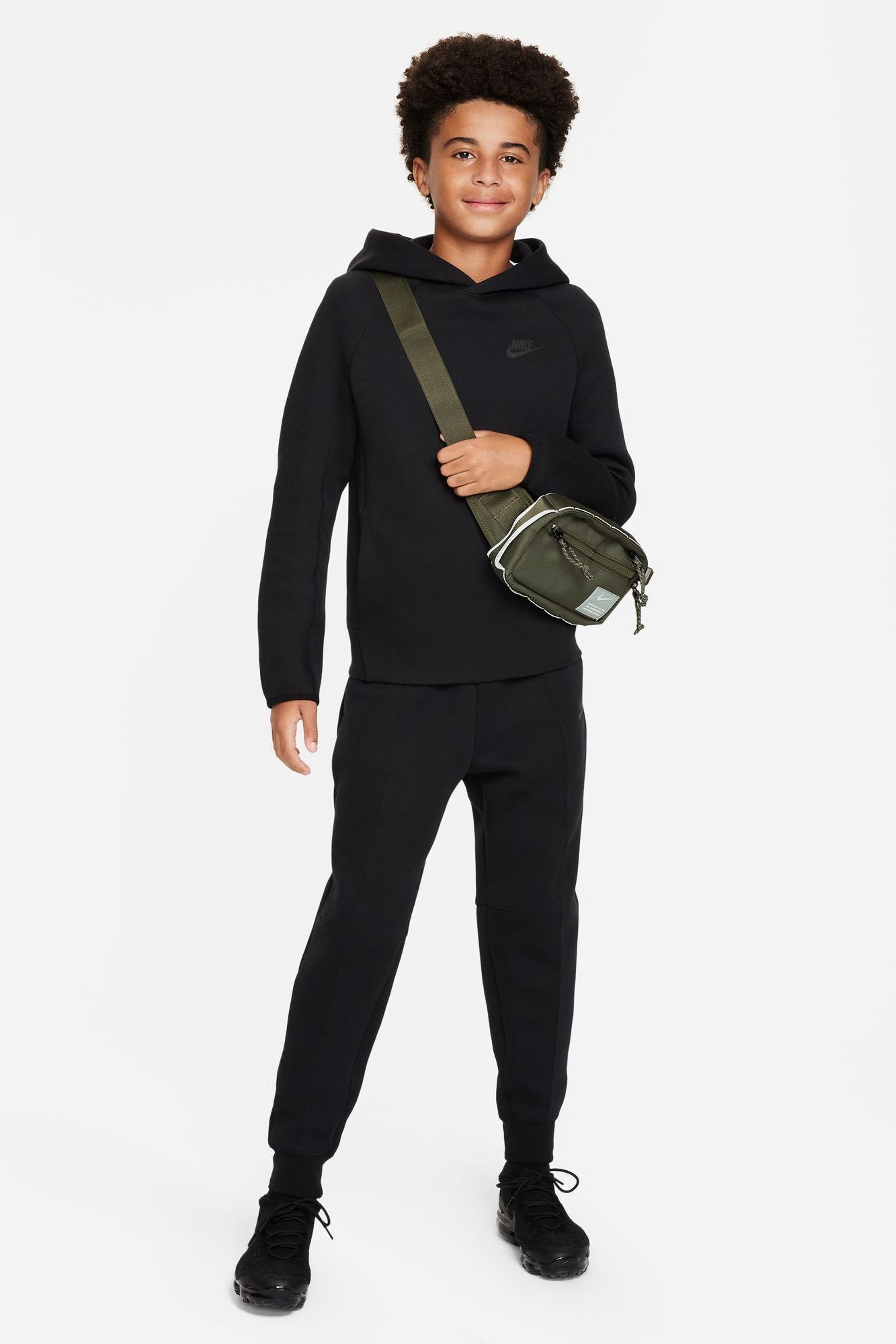 Nike overhead deals black hoodie