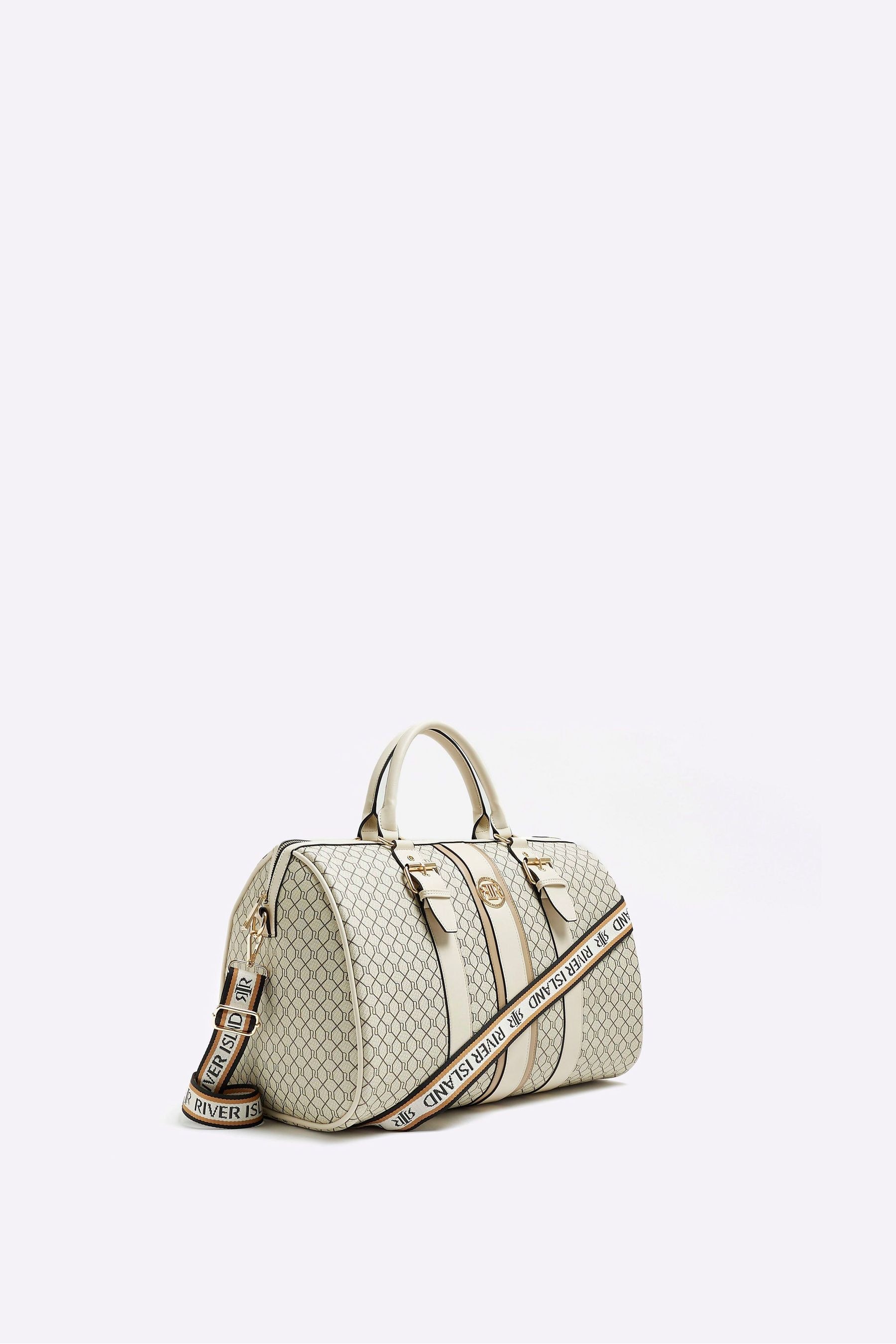 Weekend bag river outlet island