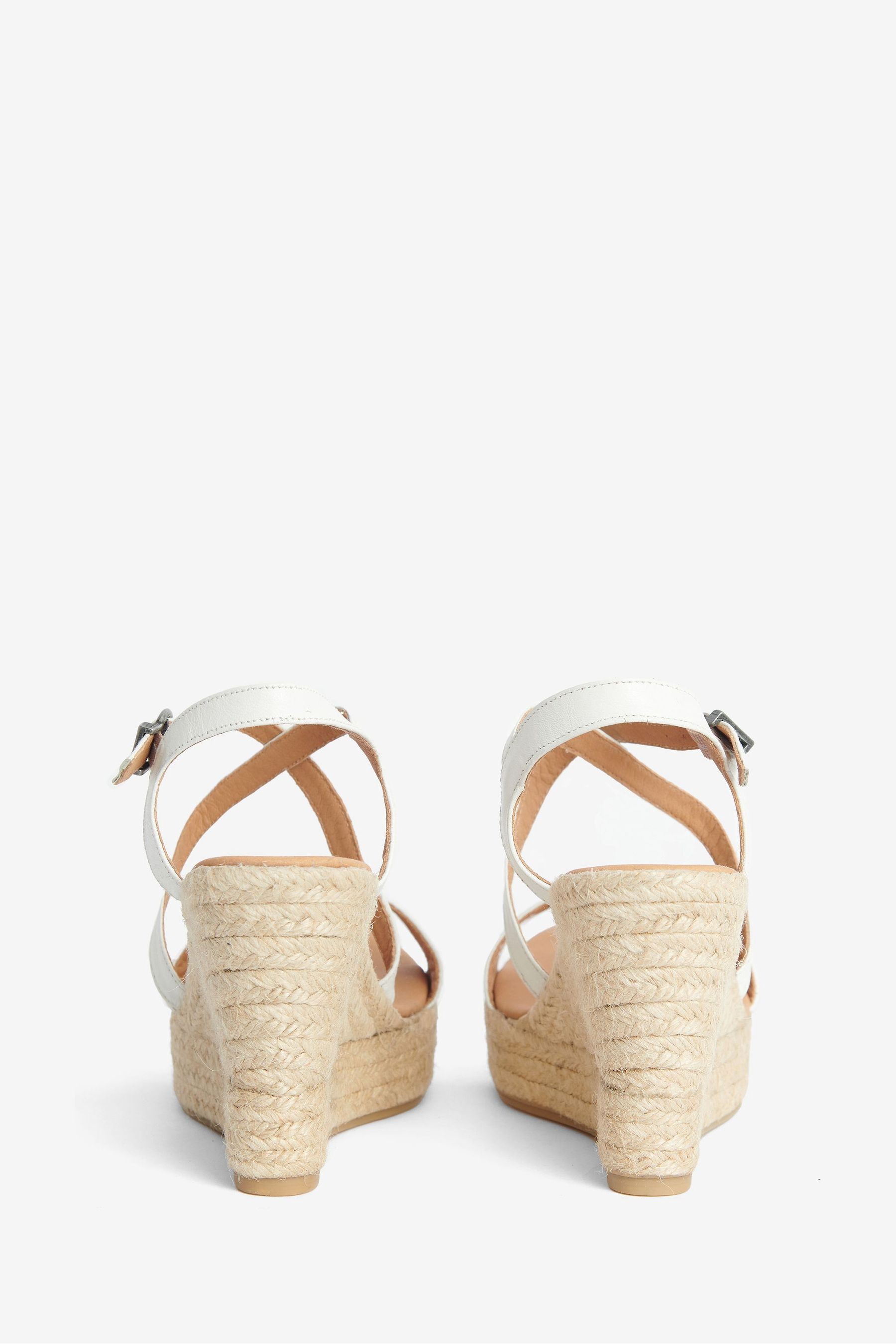 Clarks lucia wedge sandal top