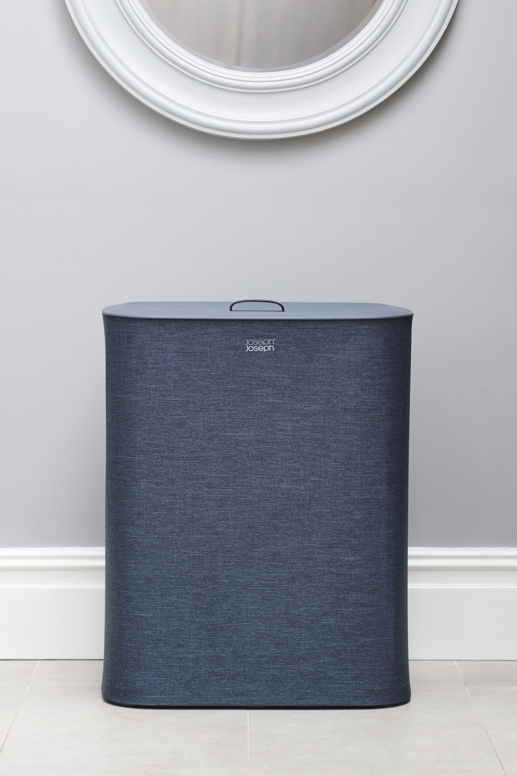 Black outlet washing basket