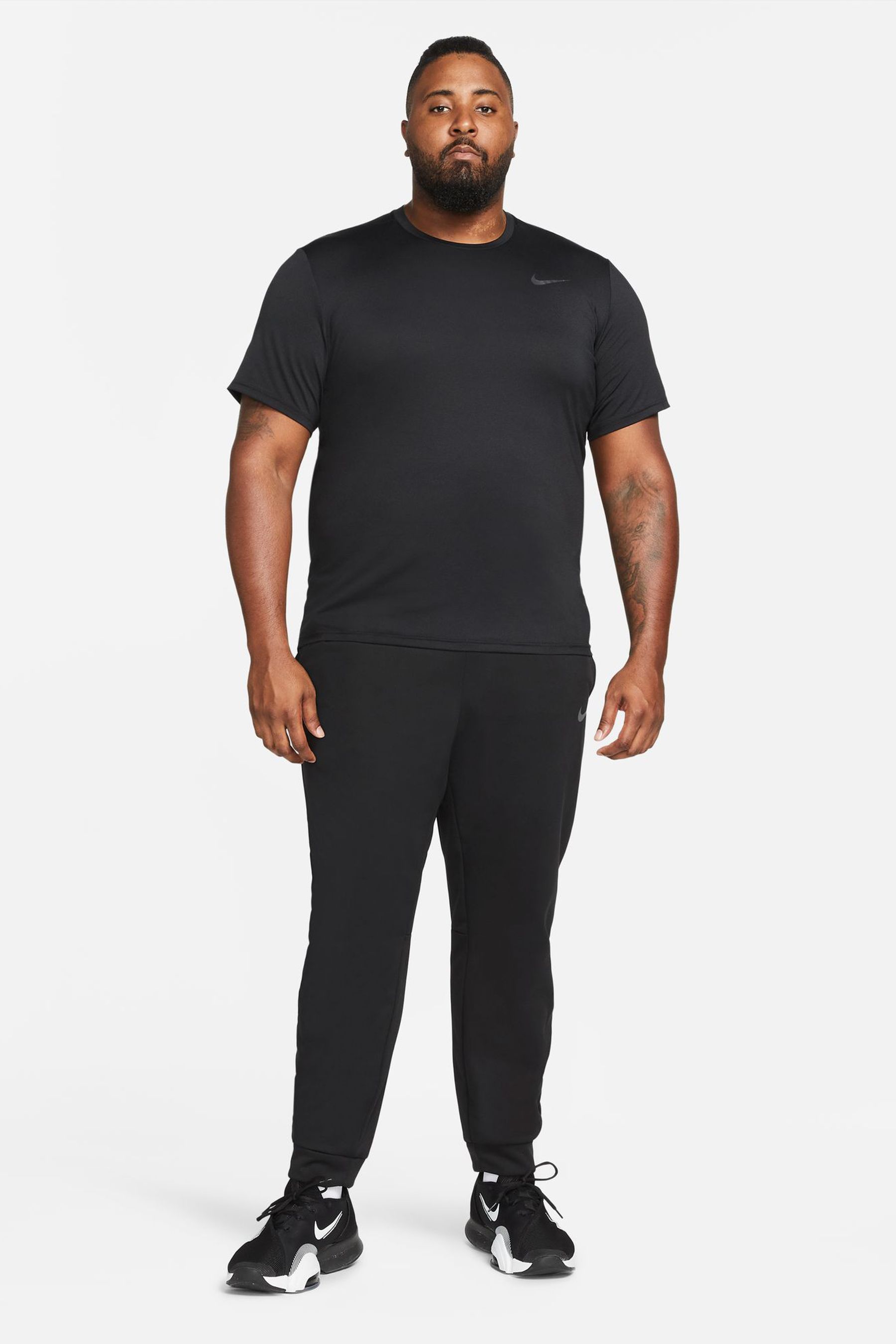 Nike black therma tapered training 2025 joggers