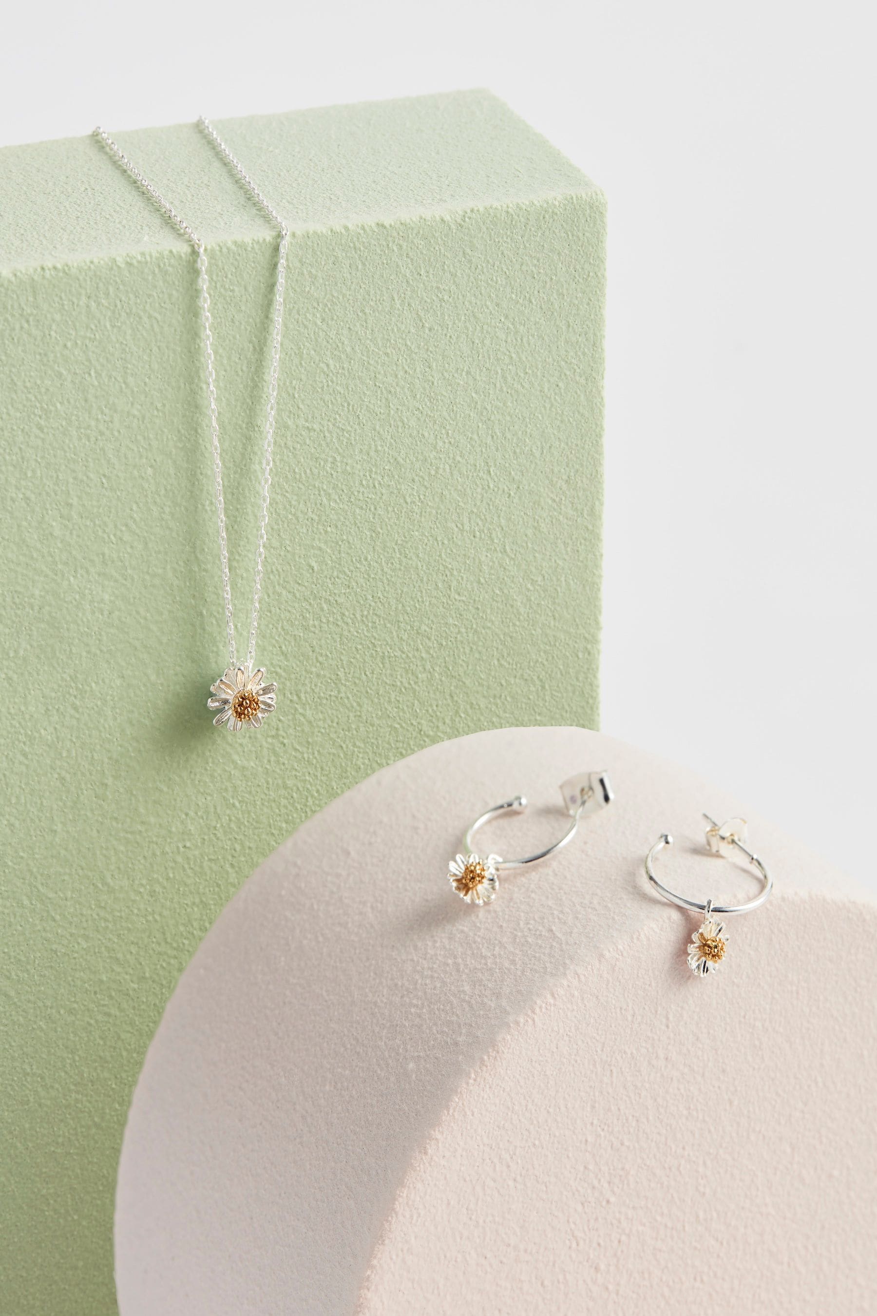 Estella bartlett wildflower necklace on sale