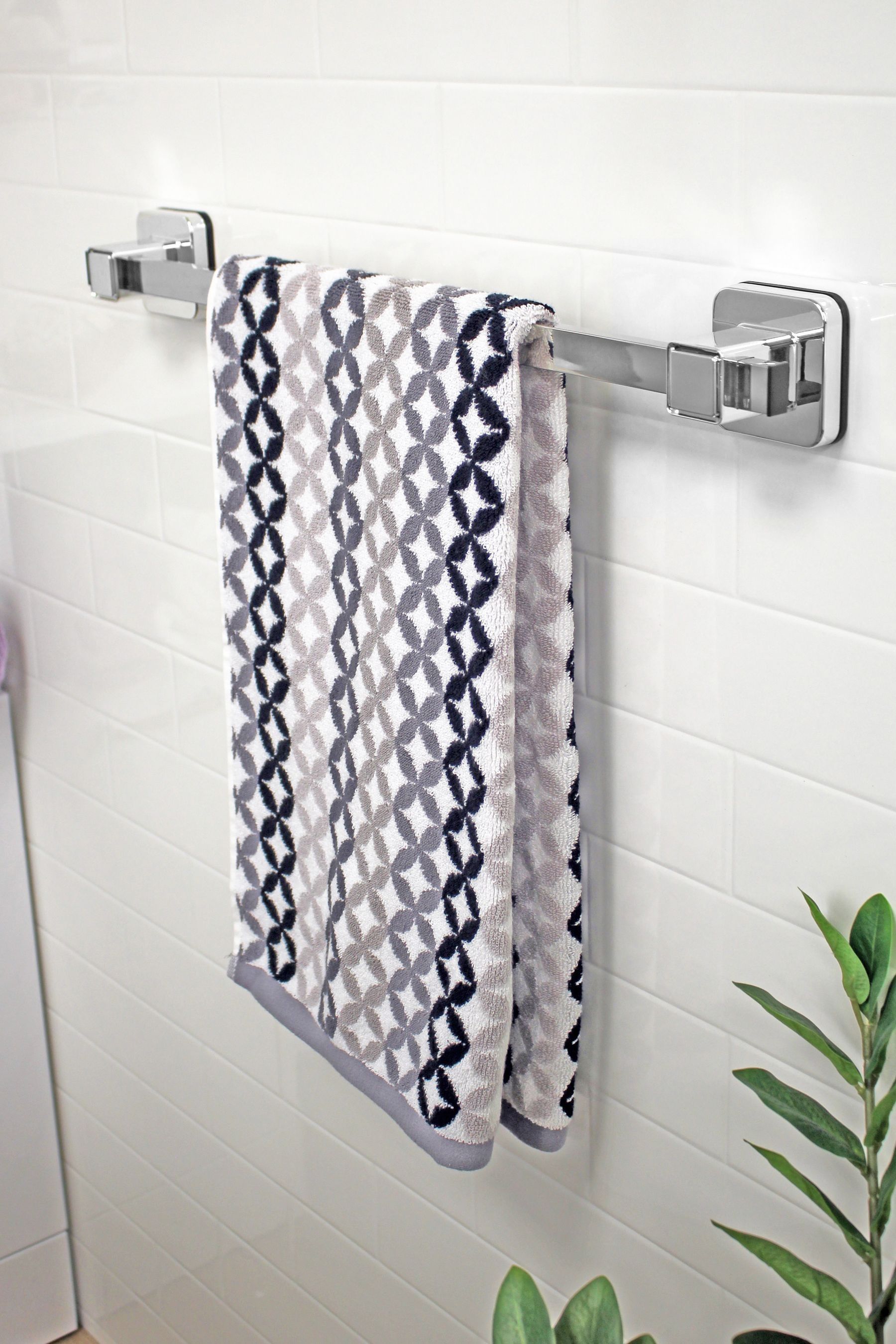 Suction towel rail outlet