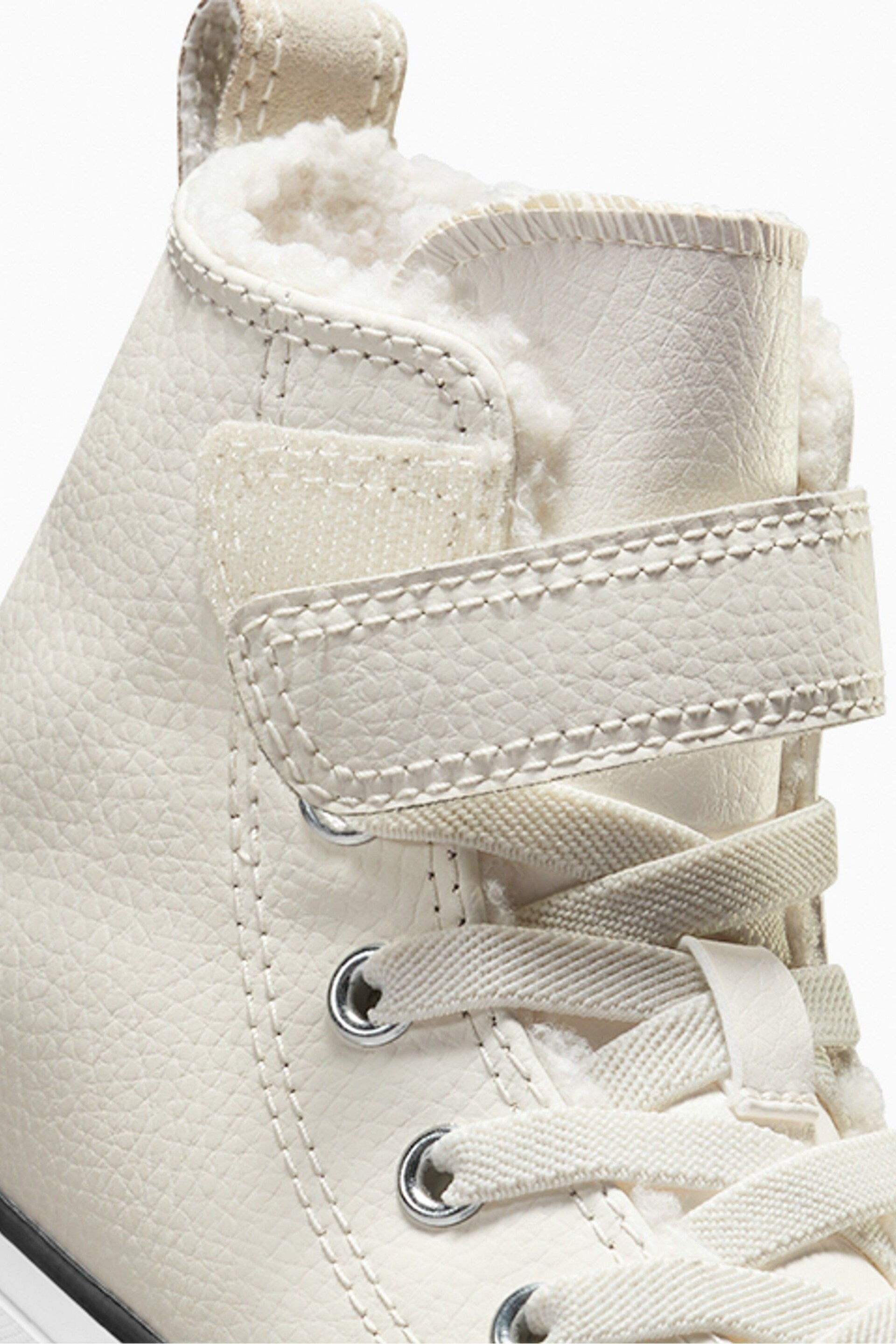 Converse White Easy On Leather Fleece Lined Junior Trainers - Image 9 of 9