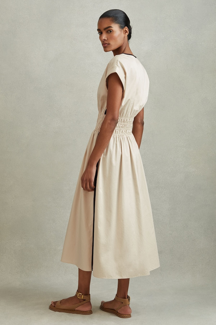Reiss Neutral/Black Lena Cotton Ruched Waist Midi Dress - Image 4 of 6