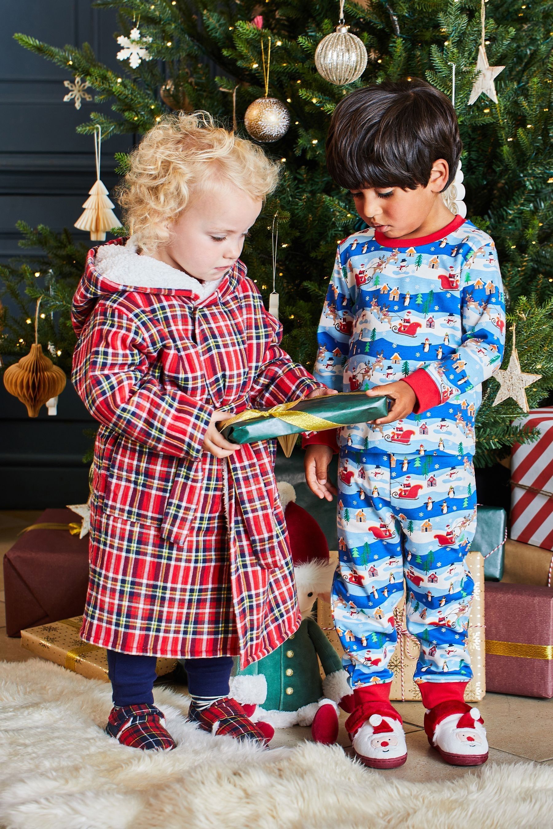 Christmas scene pyjamas clearance