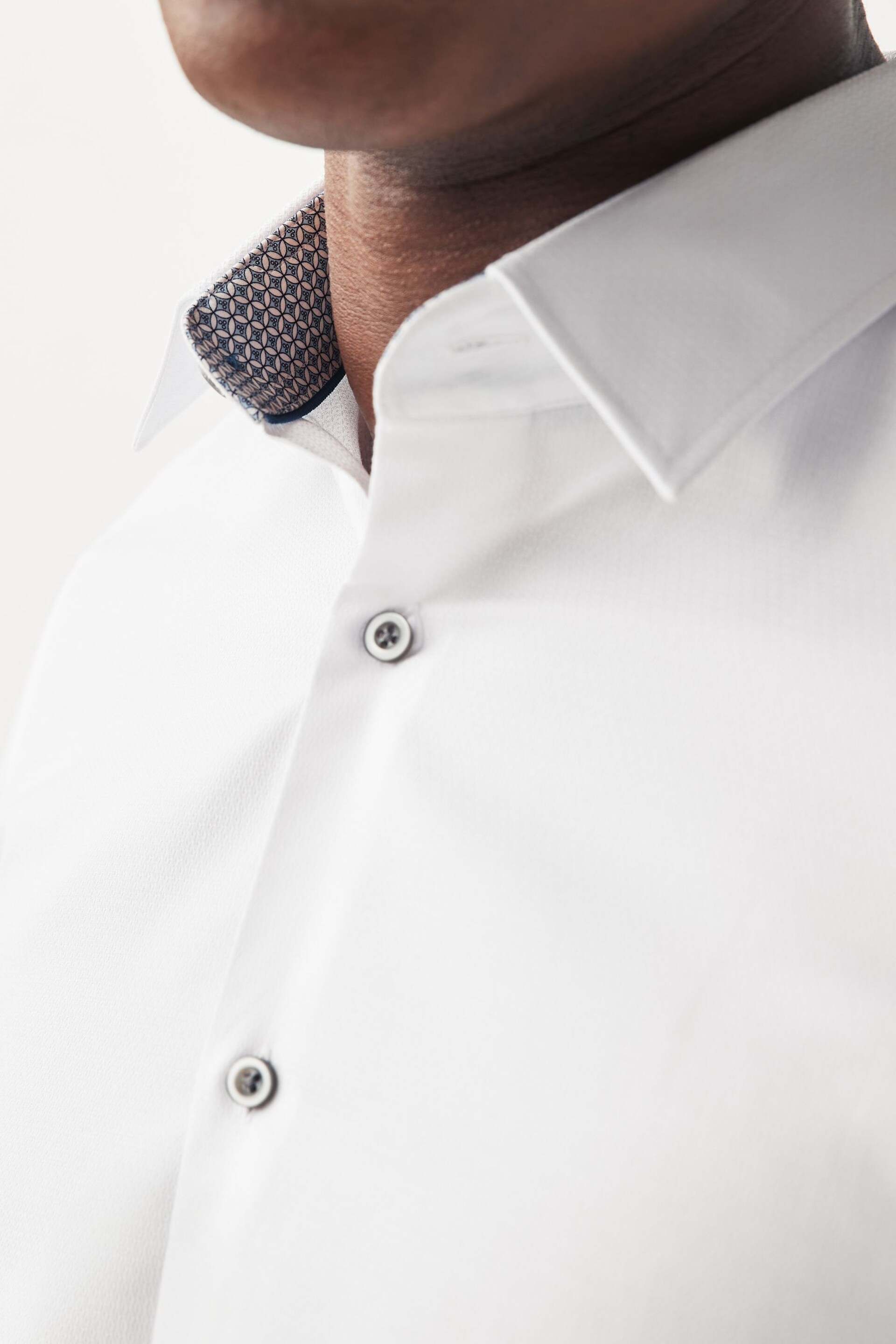 White Skinny Fit Trimmed Easy Care Single Cuff Shirt - Image 4 of 4