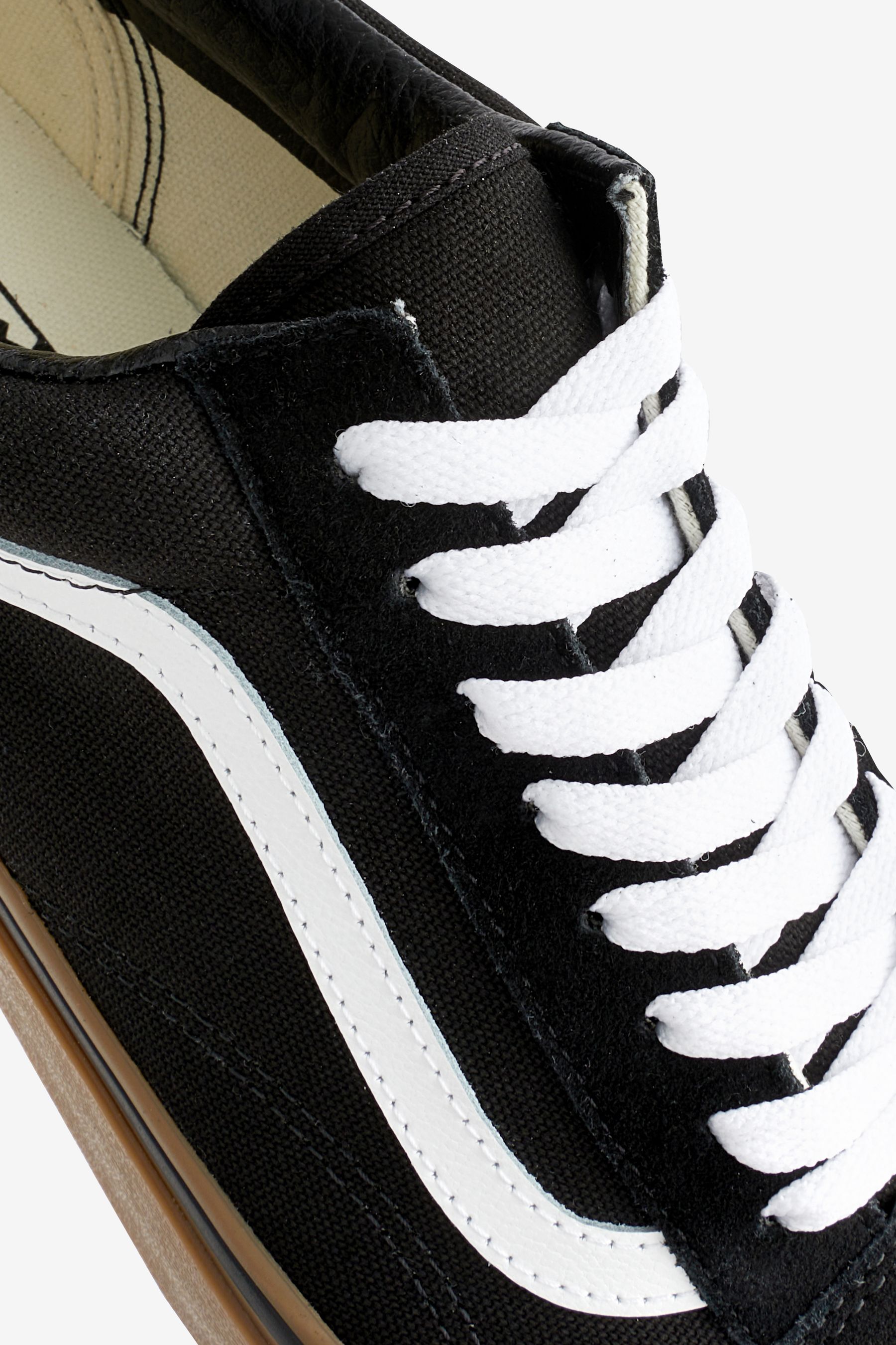 Black and white vans gum sole clearance