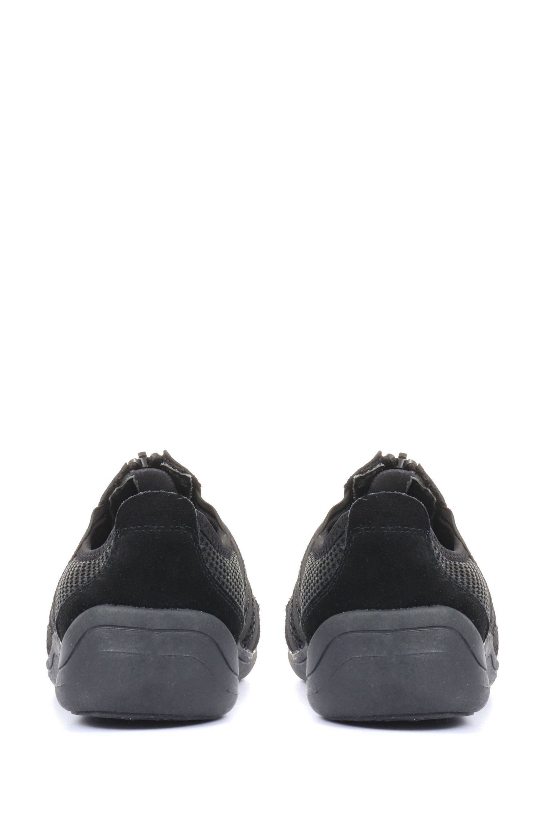 Nike zip up trainers online