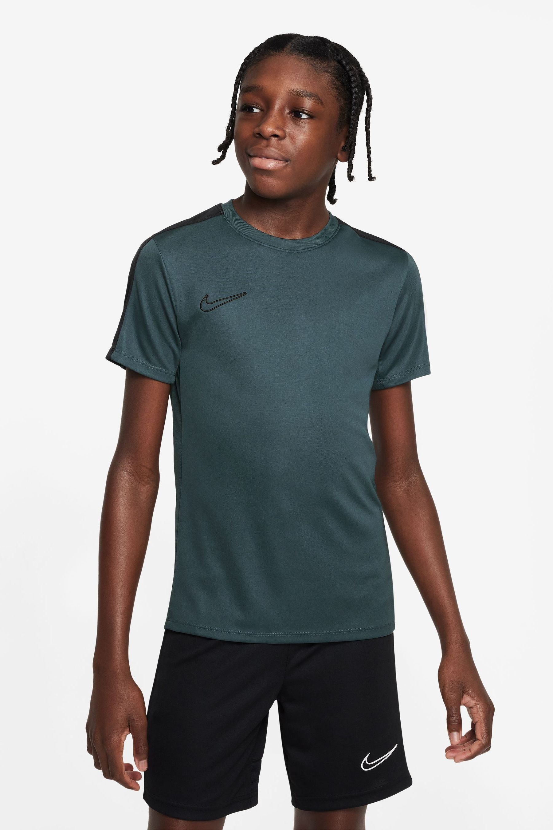 Army green nike t shirt hotsell