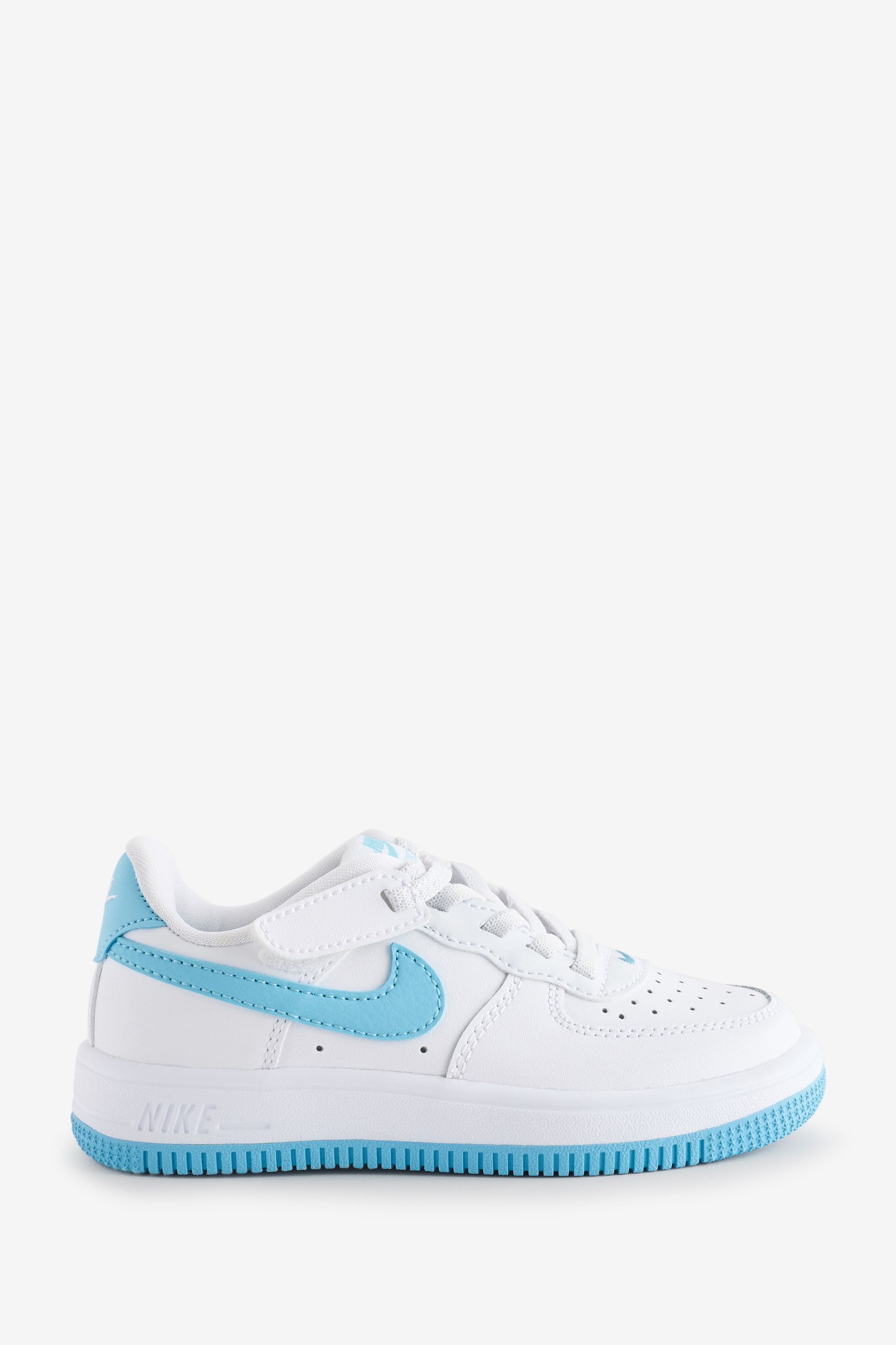 Nike white air force junior deals