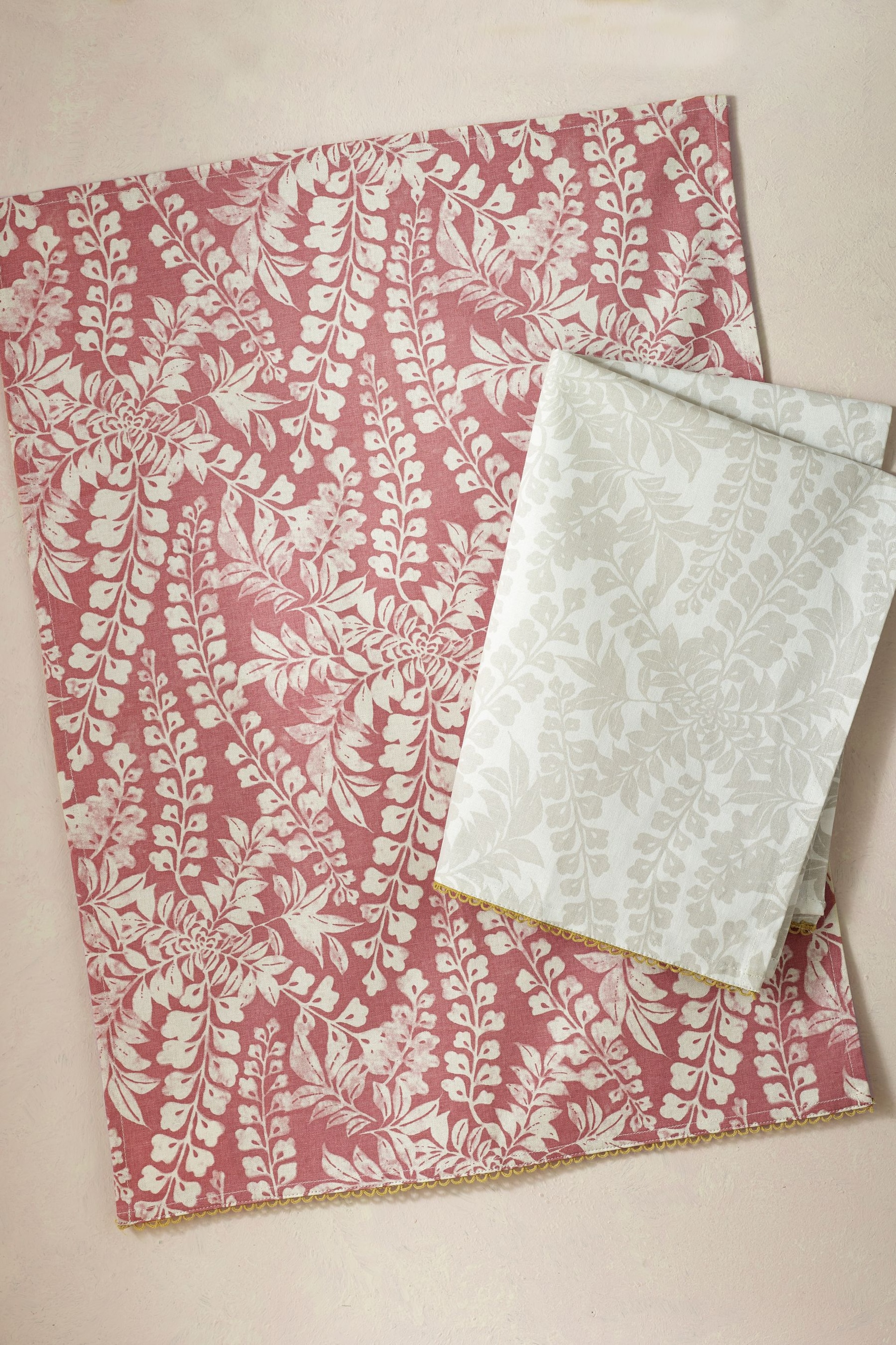Set of 2 Natural Floral Design Tea Towels - Image 2 of 3