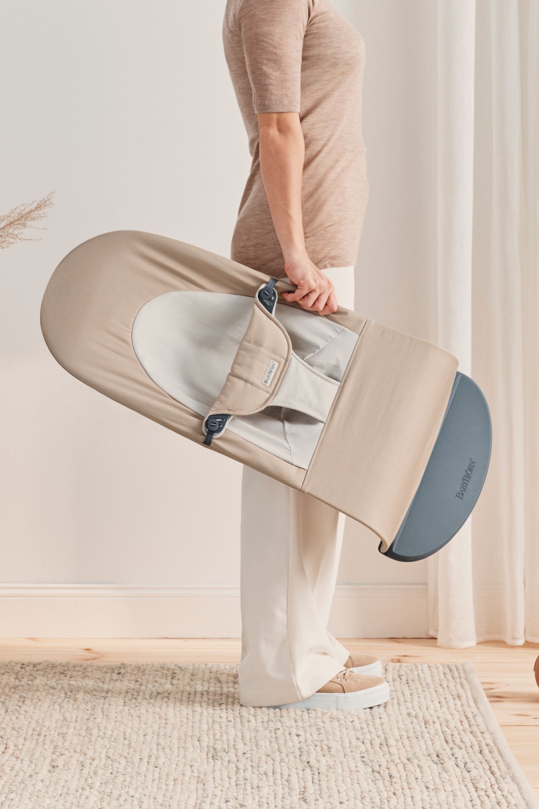 Baby bjorn bouncer beige sale