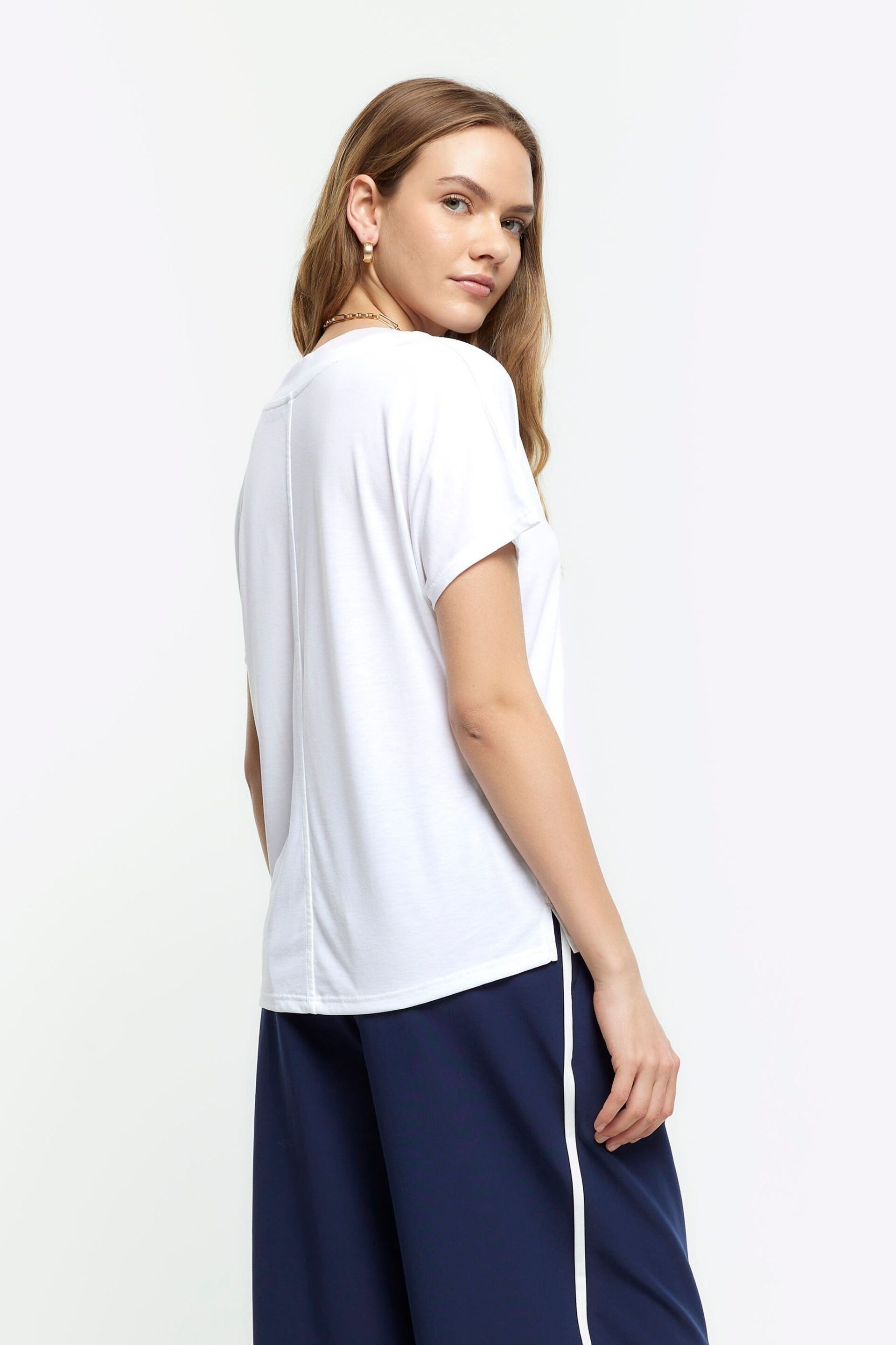 River Island White Smart V-Neck T-Shirt - Image 2 of 6