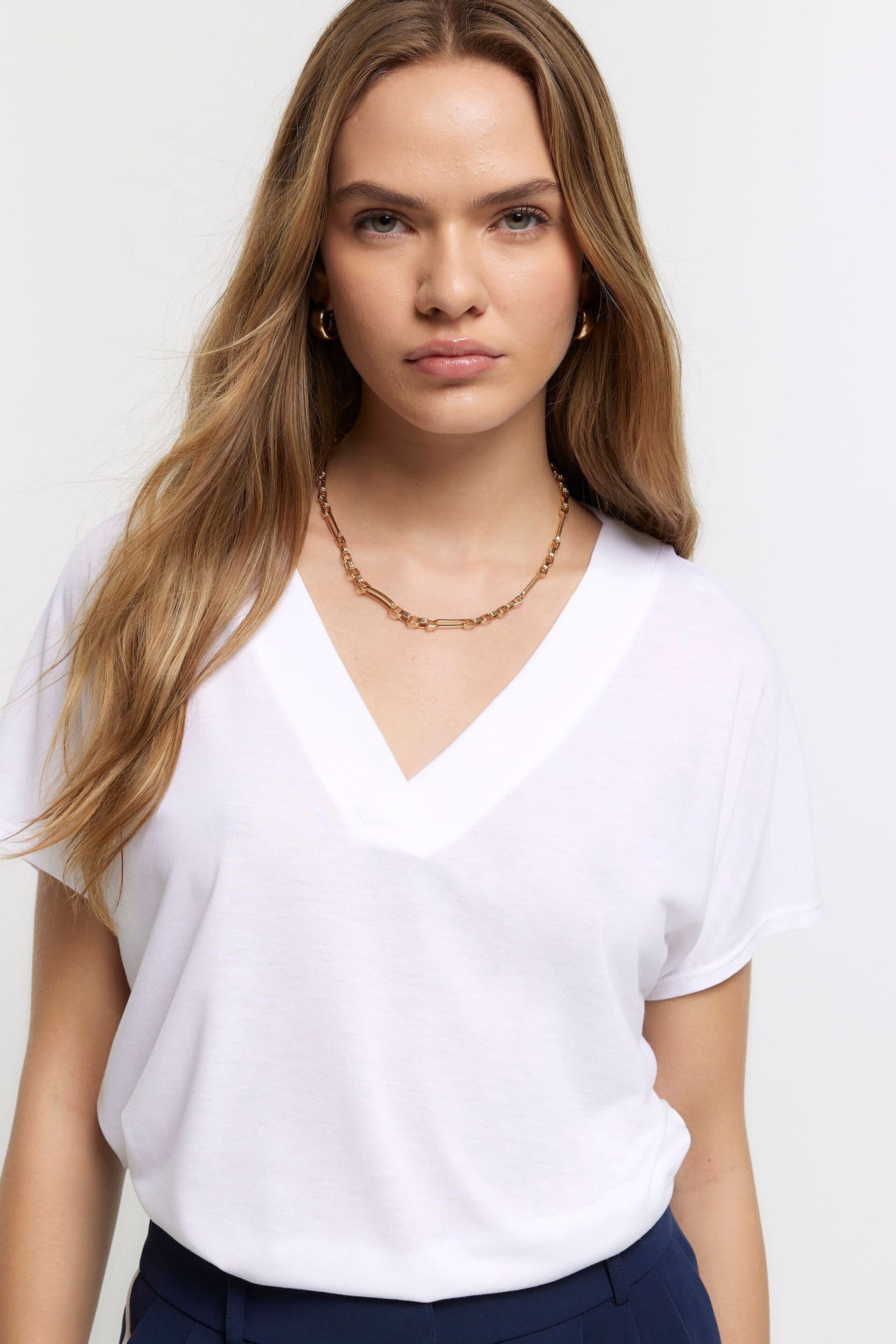 River Island White Smart V-Neck T-Shirt - Image 4 of 6