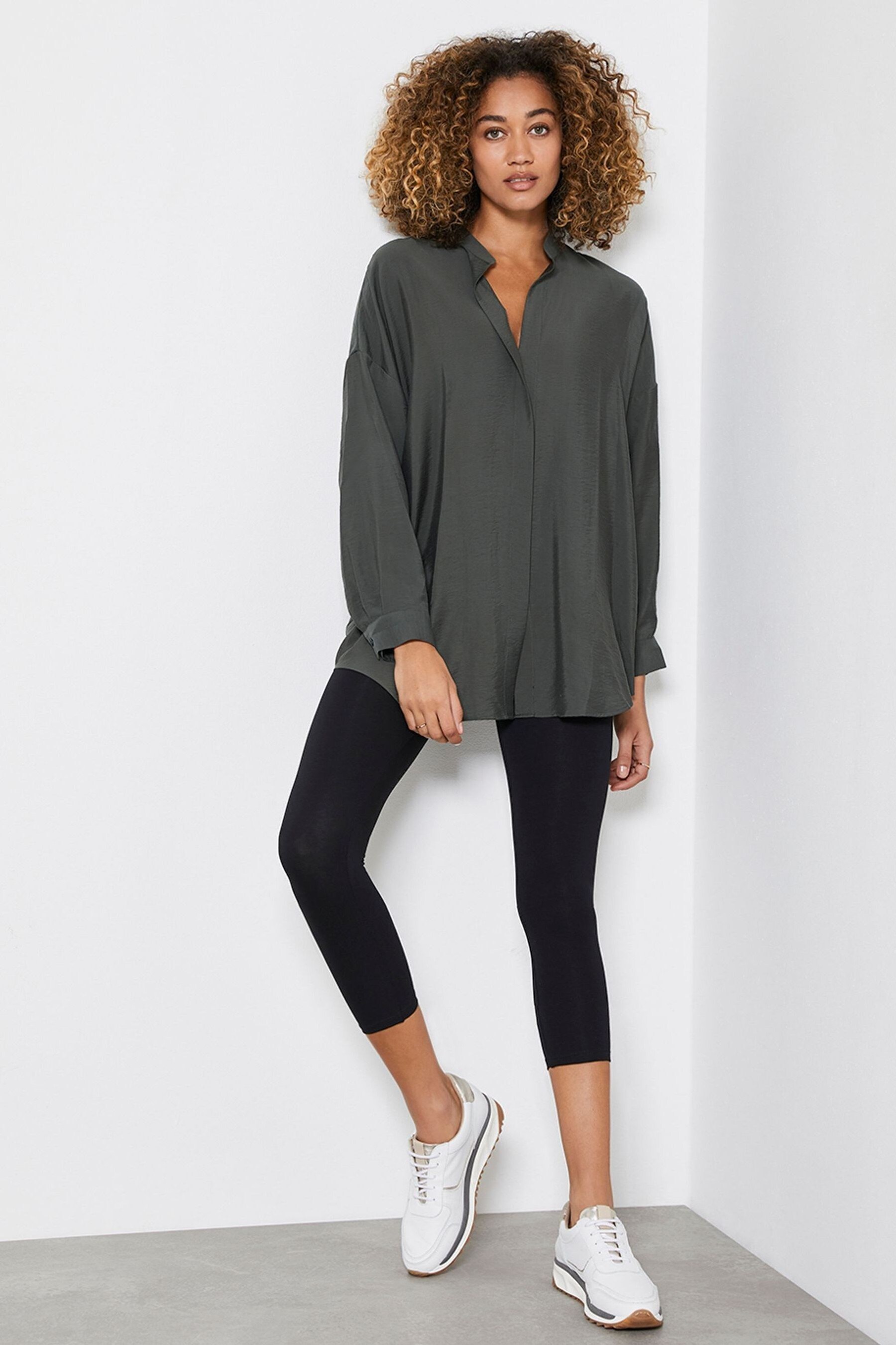Buy Mint Velvet Black Cropped Leggings from Next Luxembourg