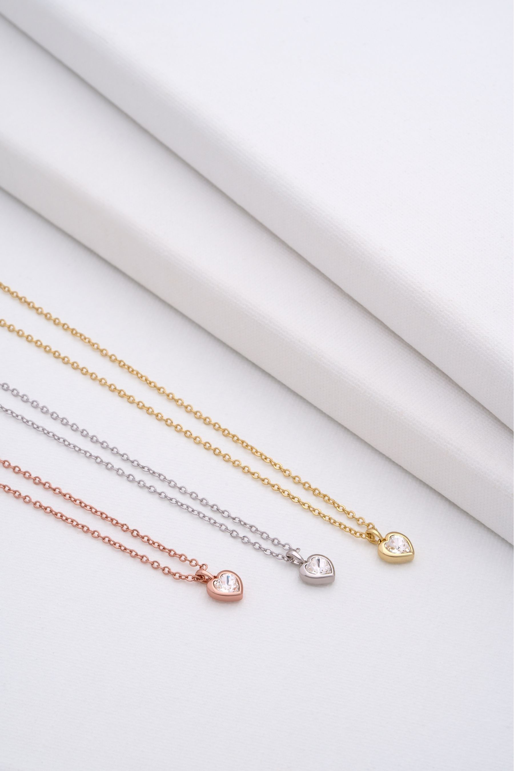 Ciondolo a cuore in oro bianco 18k con Zirconi. | GV