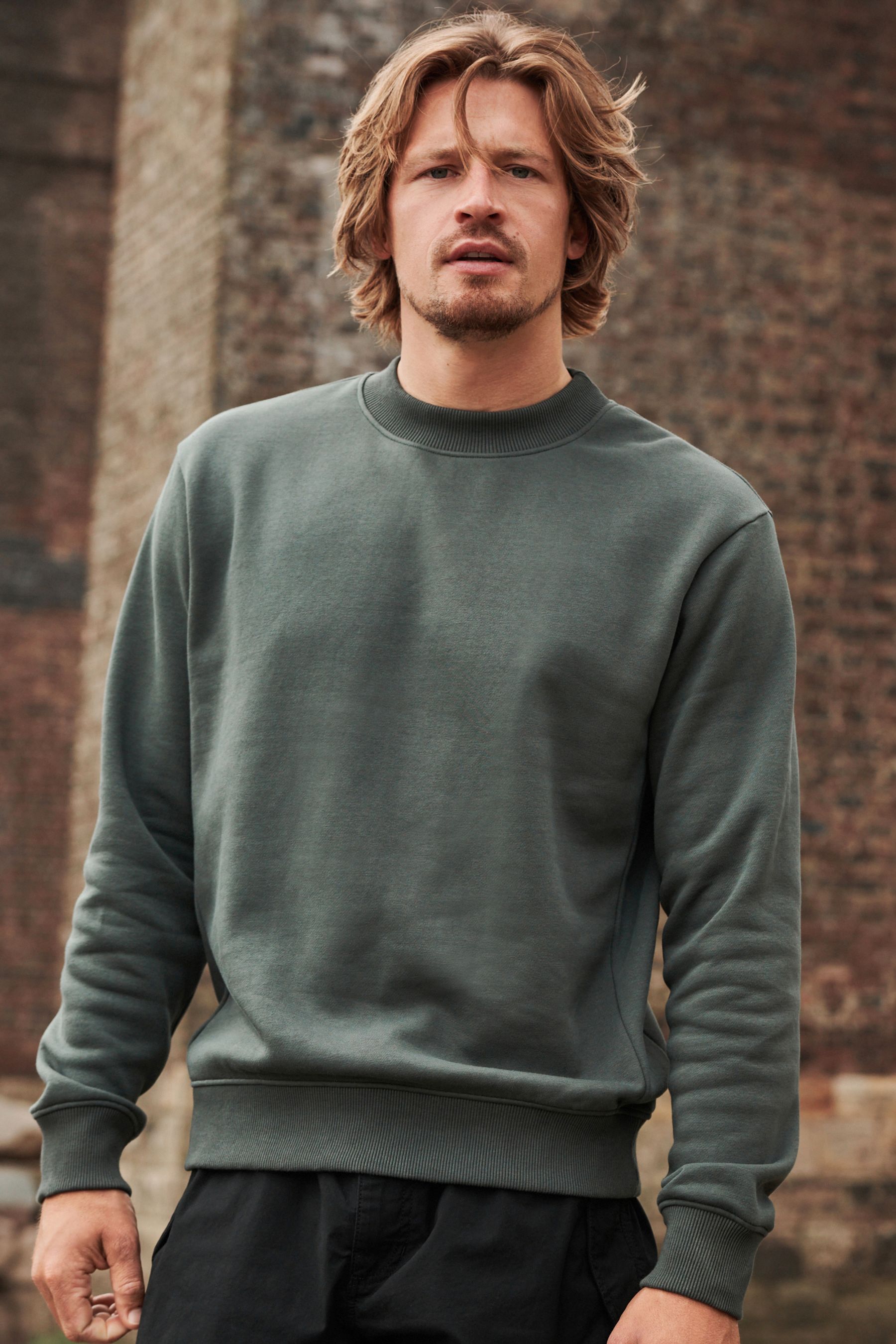 Green sweat shirt top