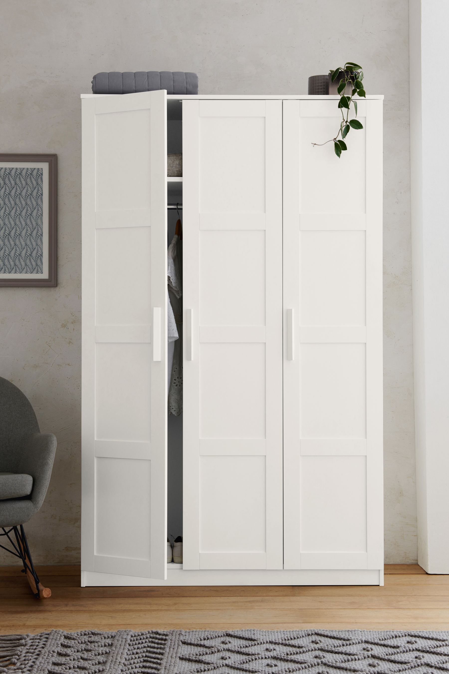 White triple on sale wardrobe ikea