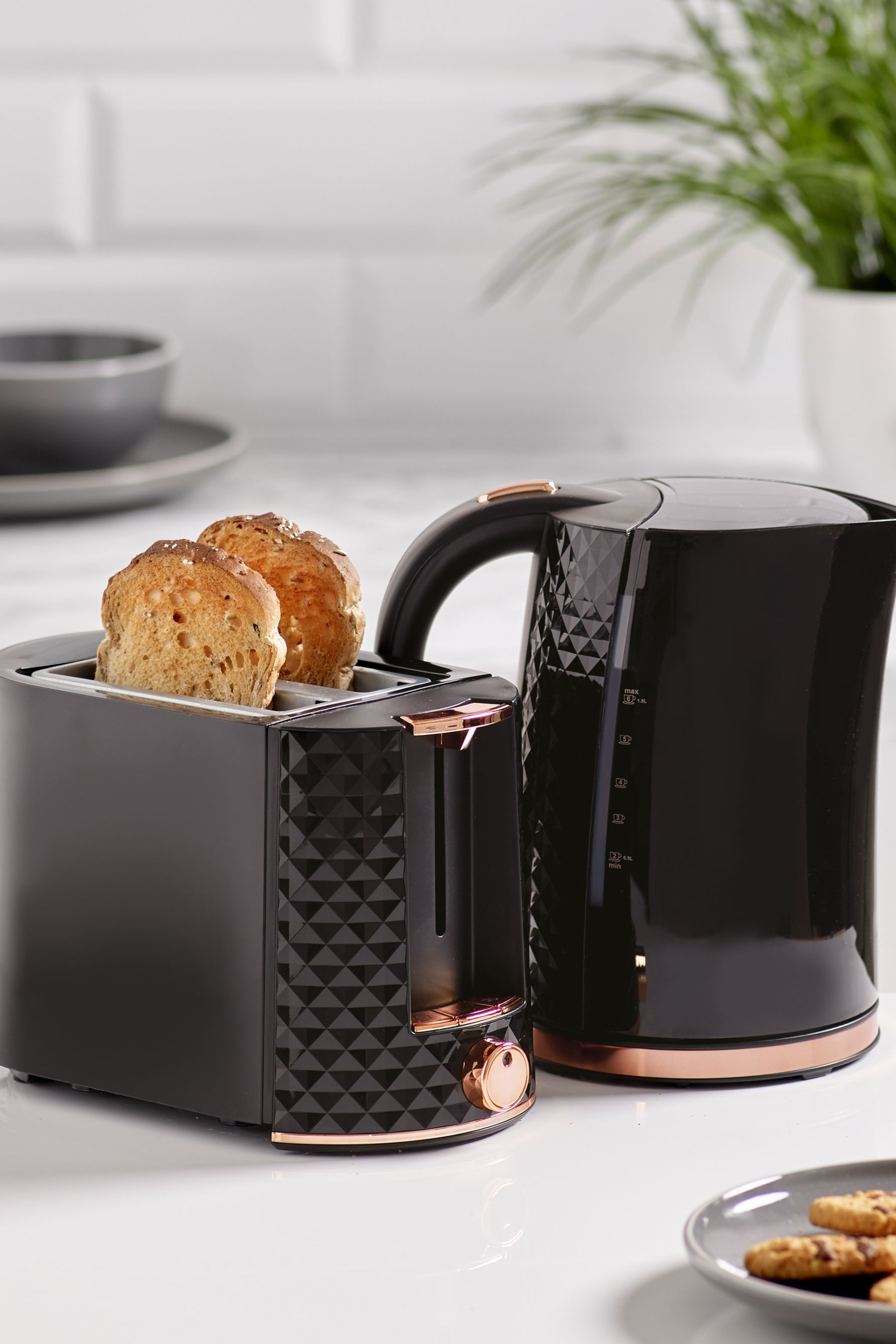 Black jug kettle discount