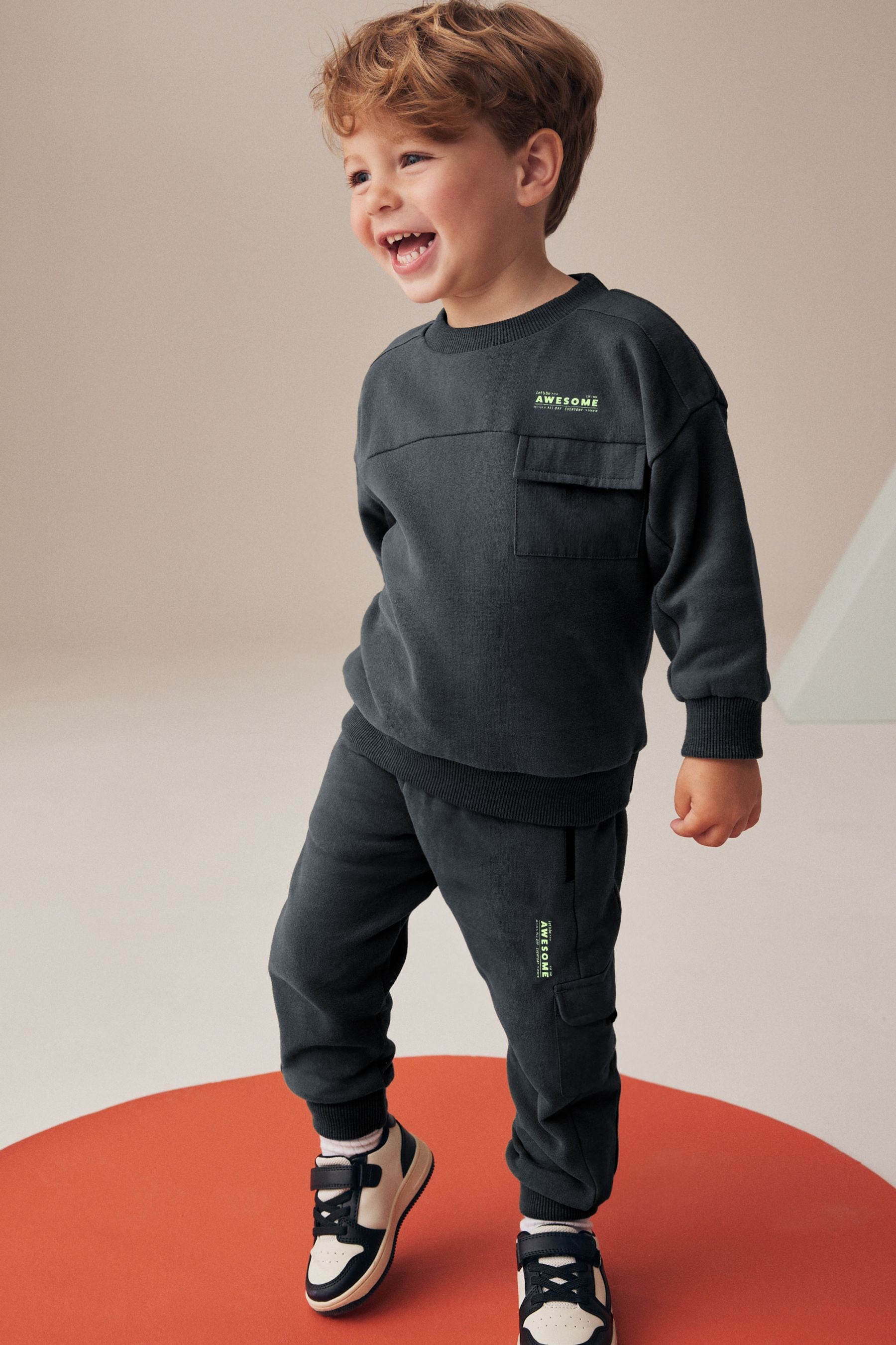 Grey joggers and sweatshirt set online