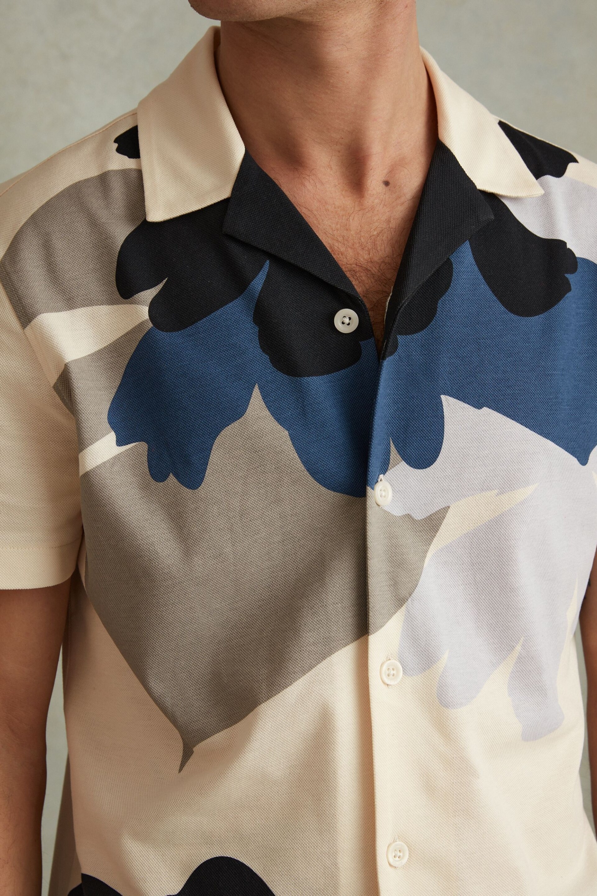 Reiss Blue Multi Parc Cotton Floral Print Cuban Collar Shirt - Image 3 of 6