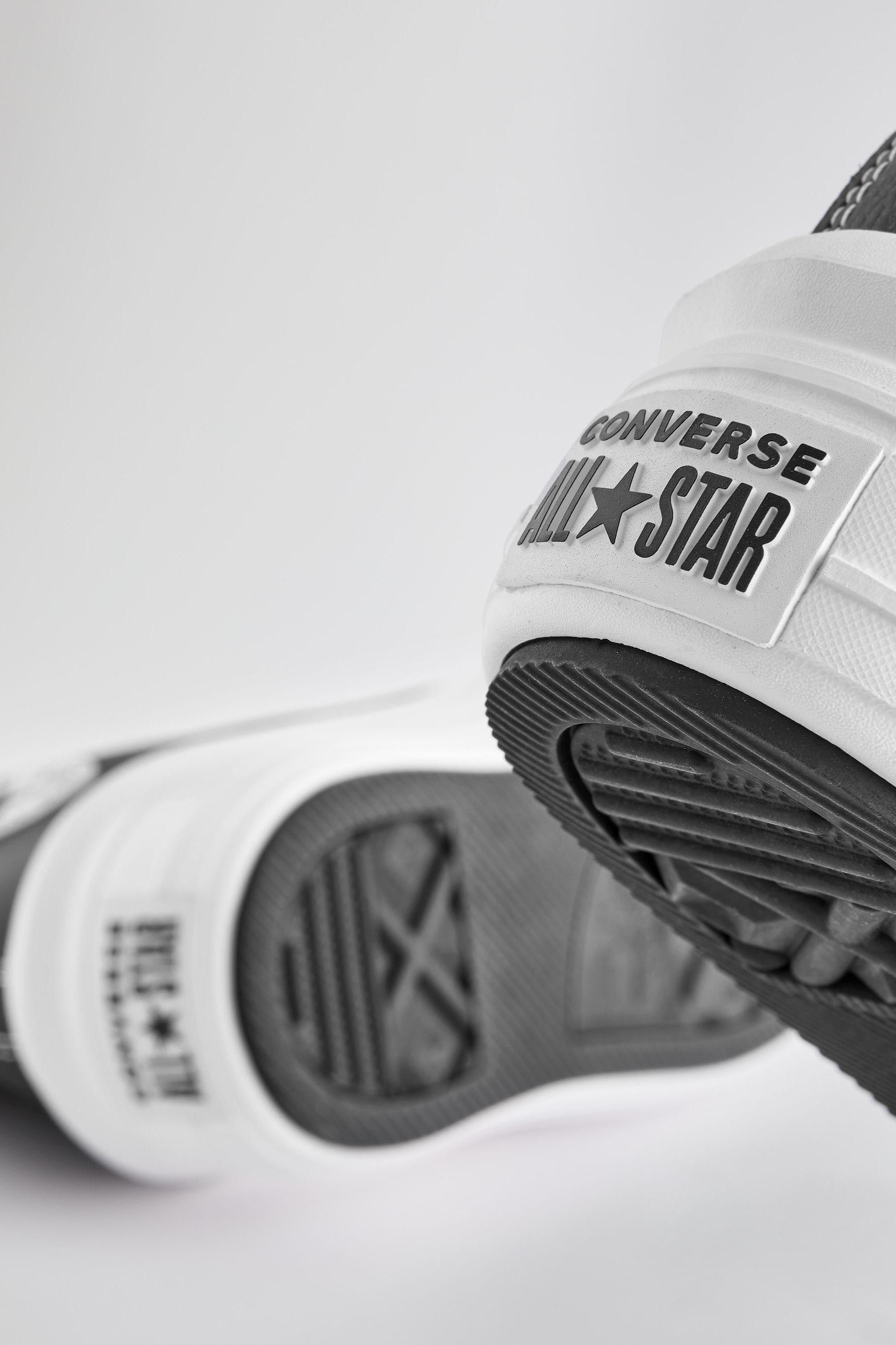 Kaufe Sie Schwarz Converse Chuck Taylor All Star Move Lederturnschuhe mit Plateausohle bei Next Deutschland