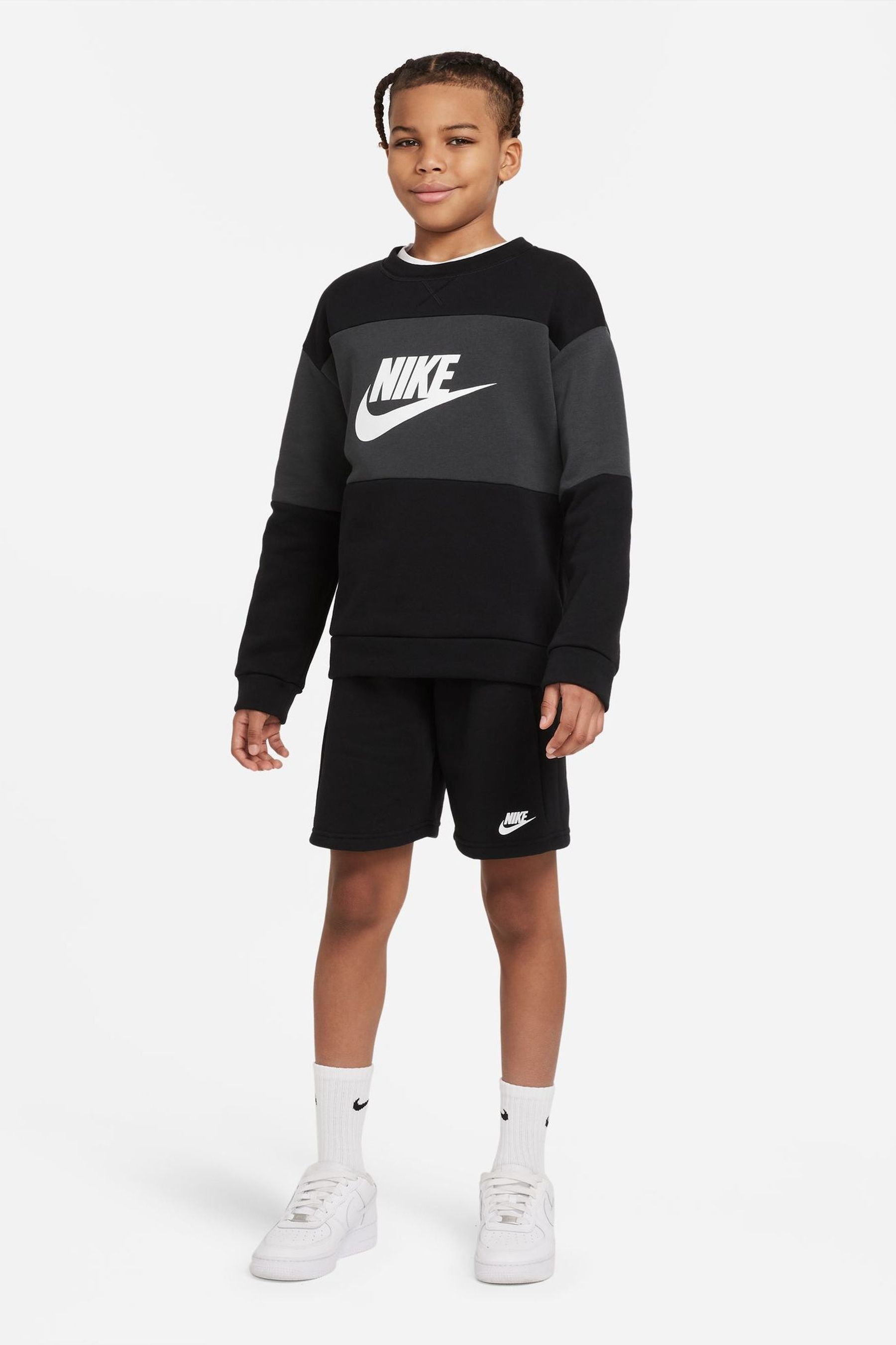 Boys nike tracksuit set new arrivals