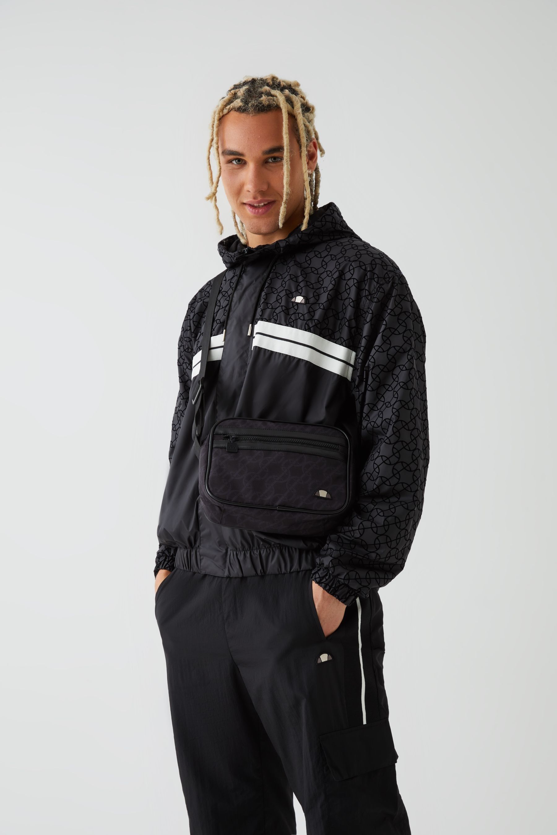 Ellesse black windbreaker discount