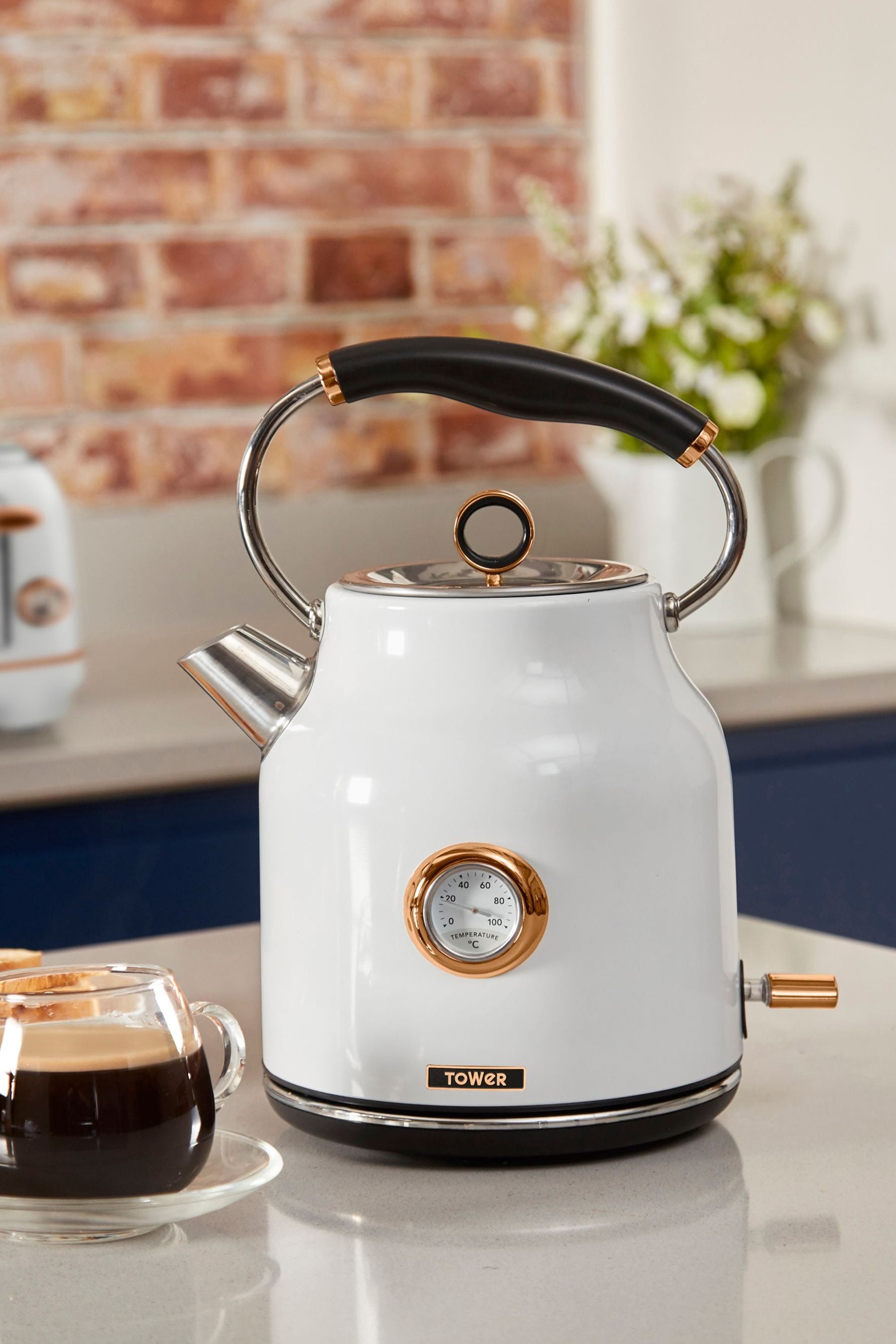 White electric best sale kettles uk