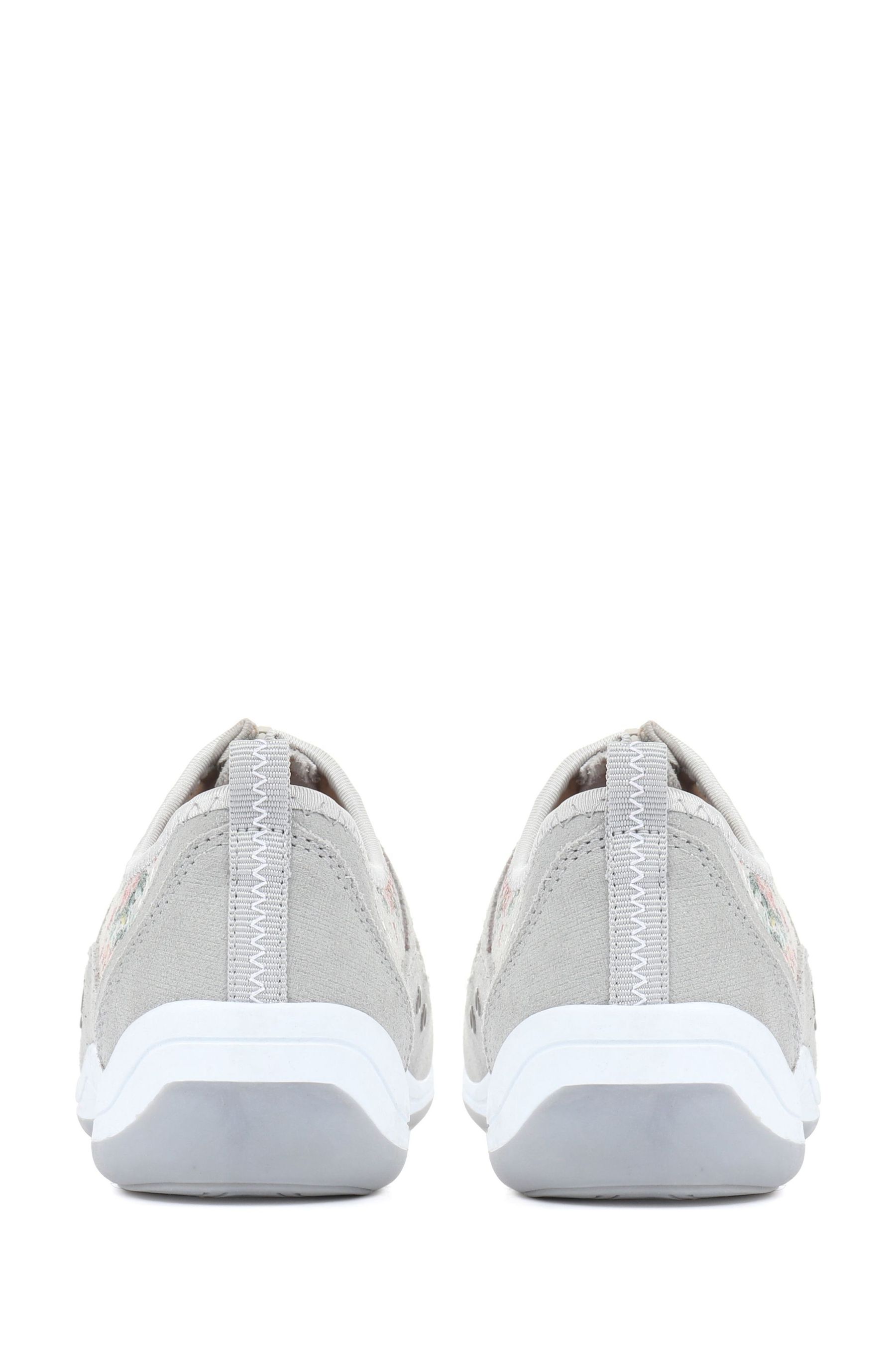 Pavers skechers wide fit store