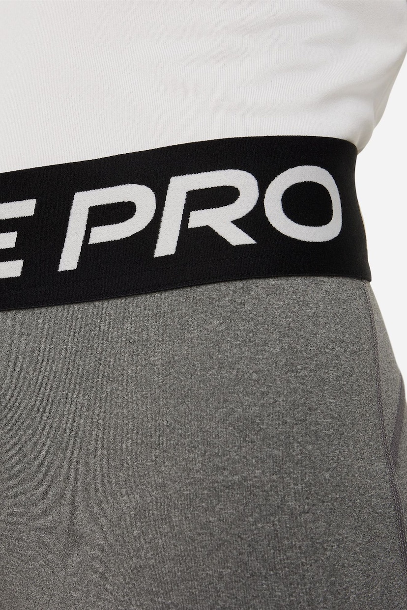 Nike Grey Marl Pro Dri-FIT 5 inch Shorts - Image 4 of 6