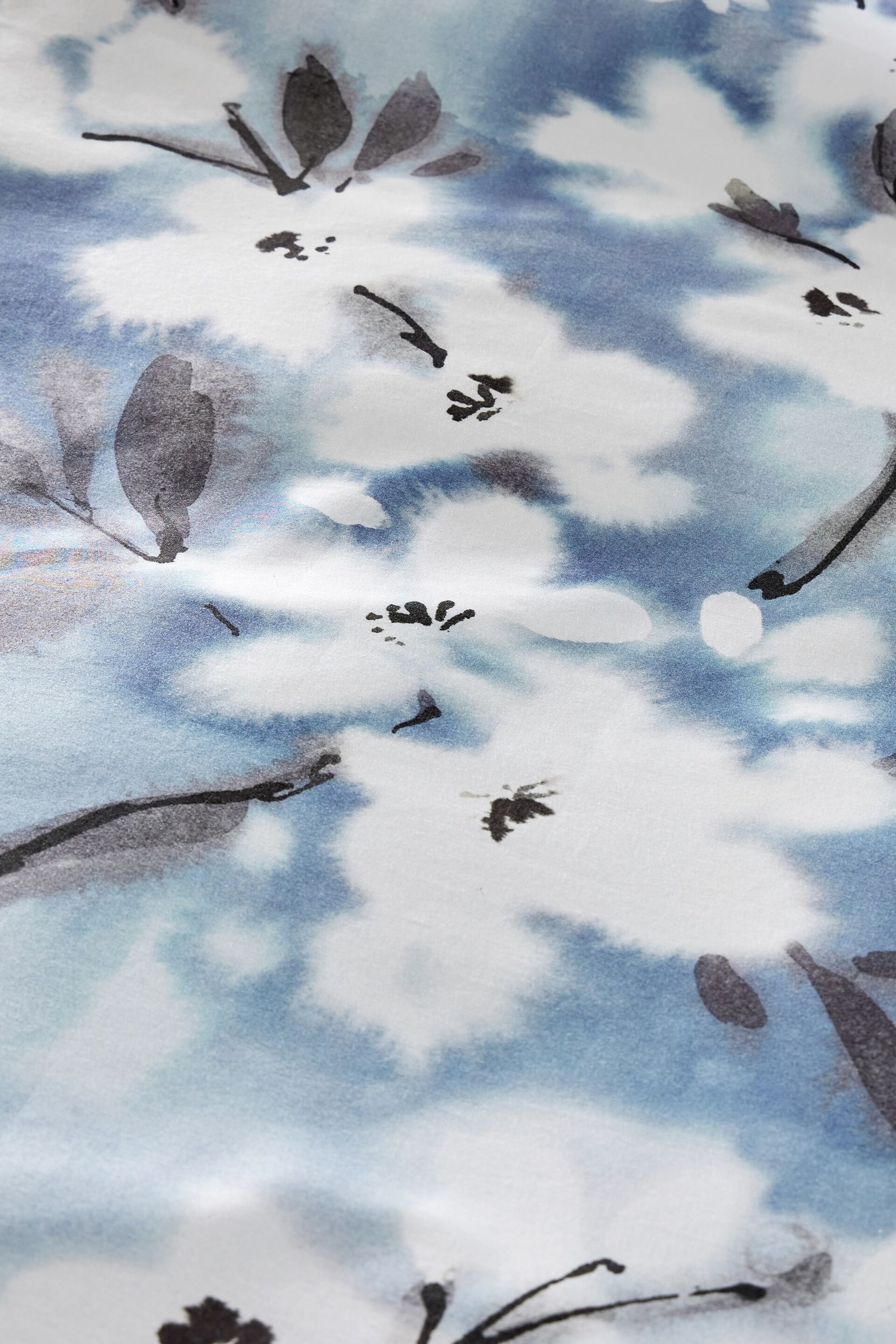 Vantona Blue Osaka Quilt Duvet Cover and Pillowcase Set - Image 3 of 4