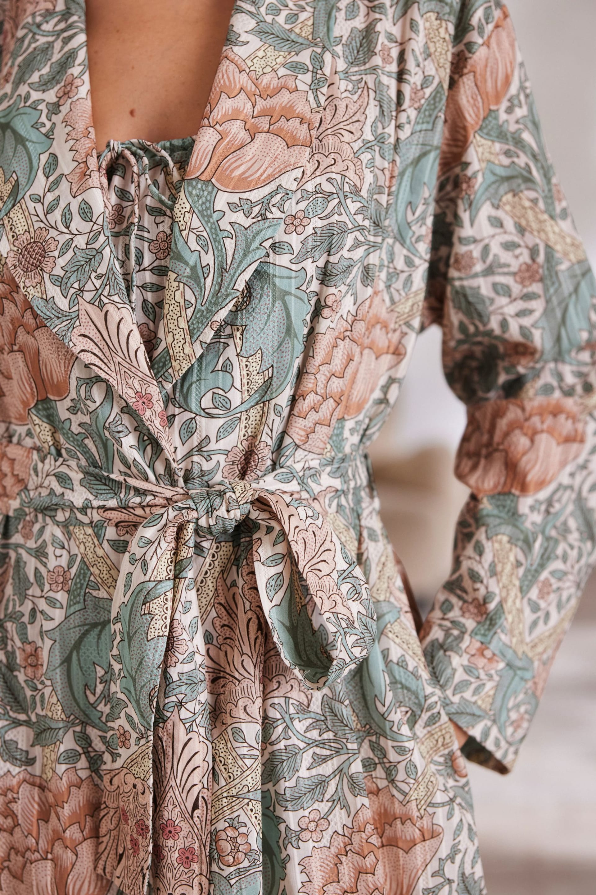 Green Morris & Co. Floral Robe - Image 7 of 10