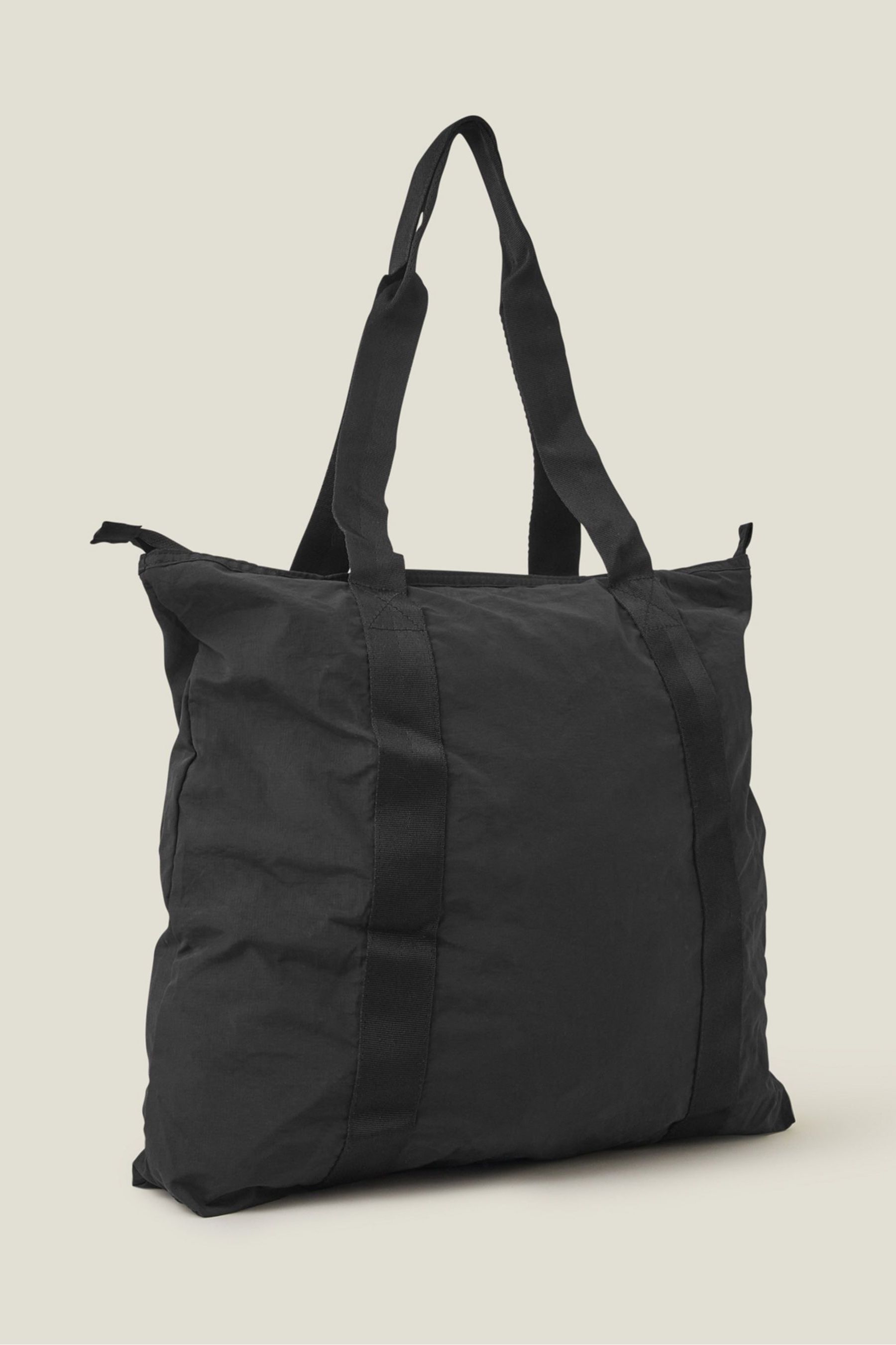 Black tote bag accessorize top